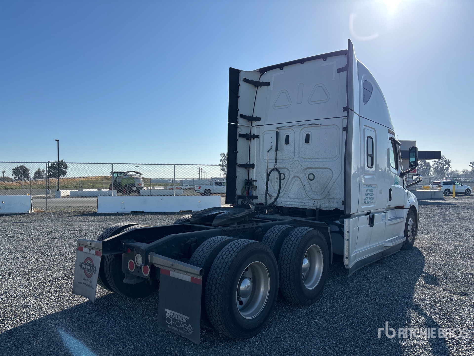 General Appearance with Foto, angolo anteriore sinistro