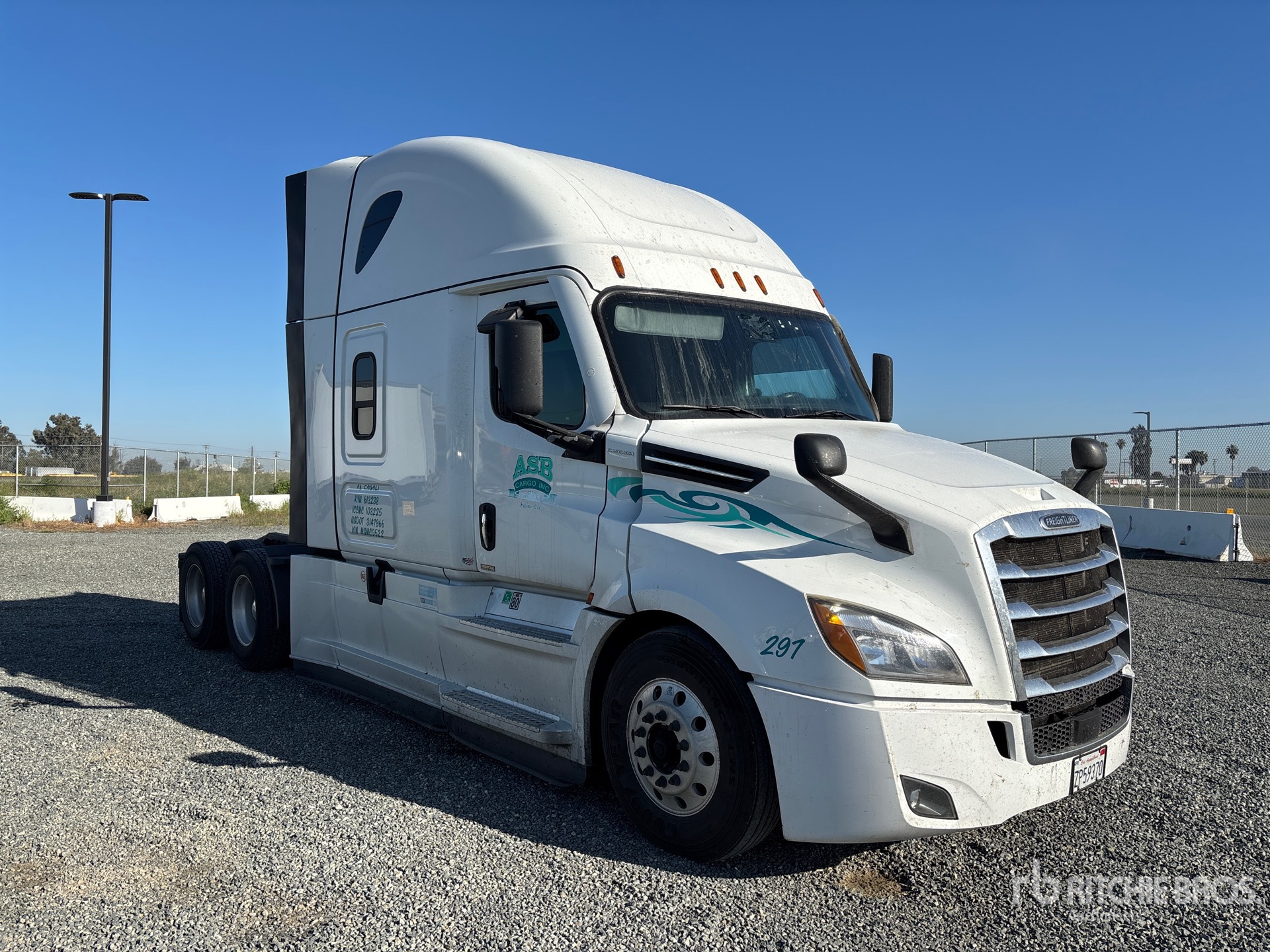 General Appearance with Foto, angolo anteriore destro