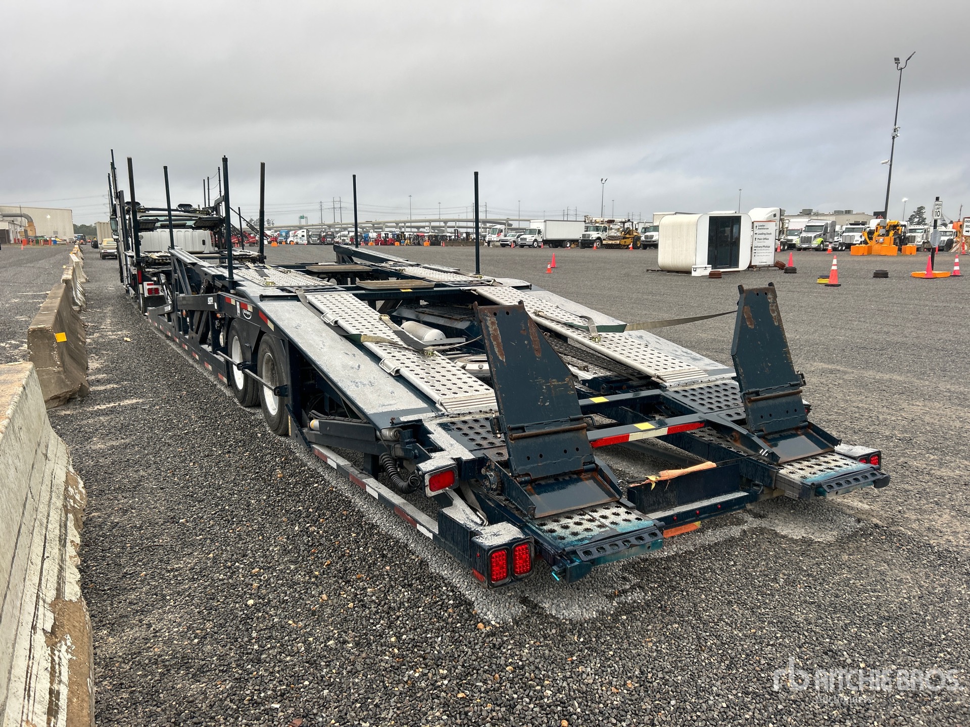 Aspect général with Image, coin arrière gauche