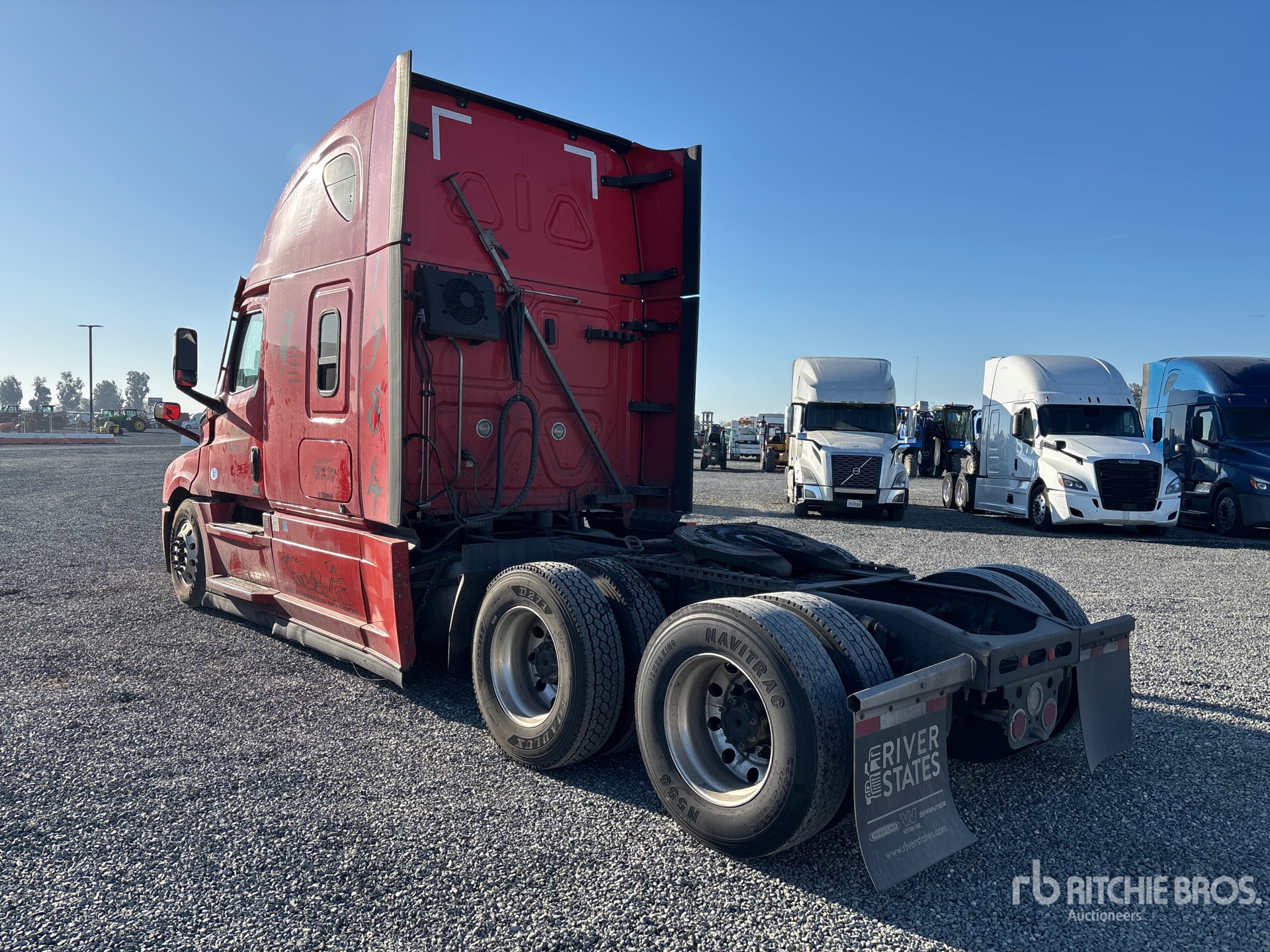 General Appearance with Foto, angolo posteriore sinistro