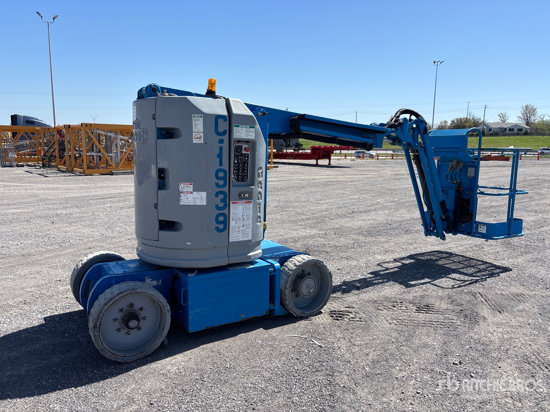 General Appearance with Foto, angolo anteriore sinistro