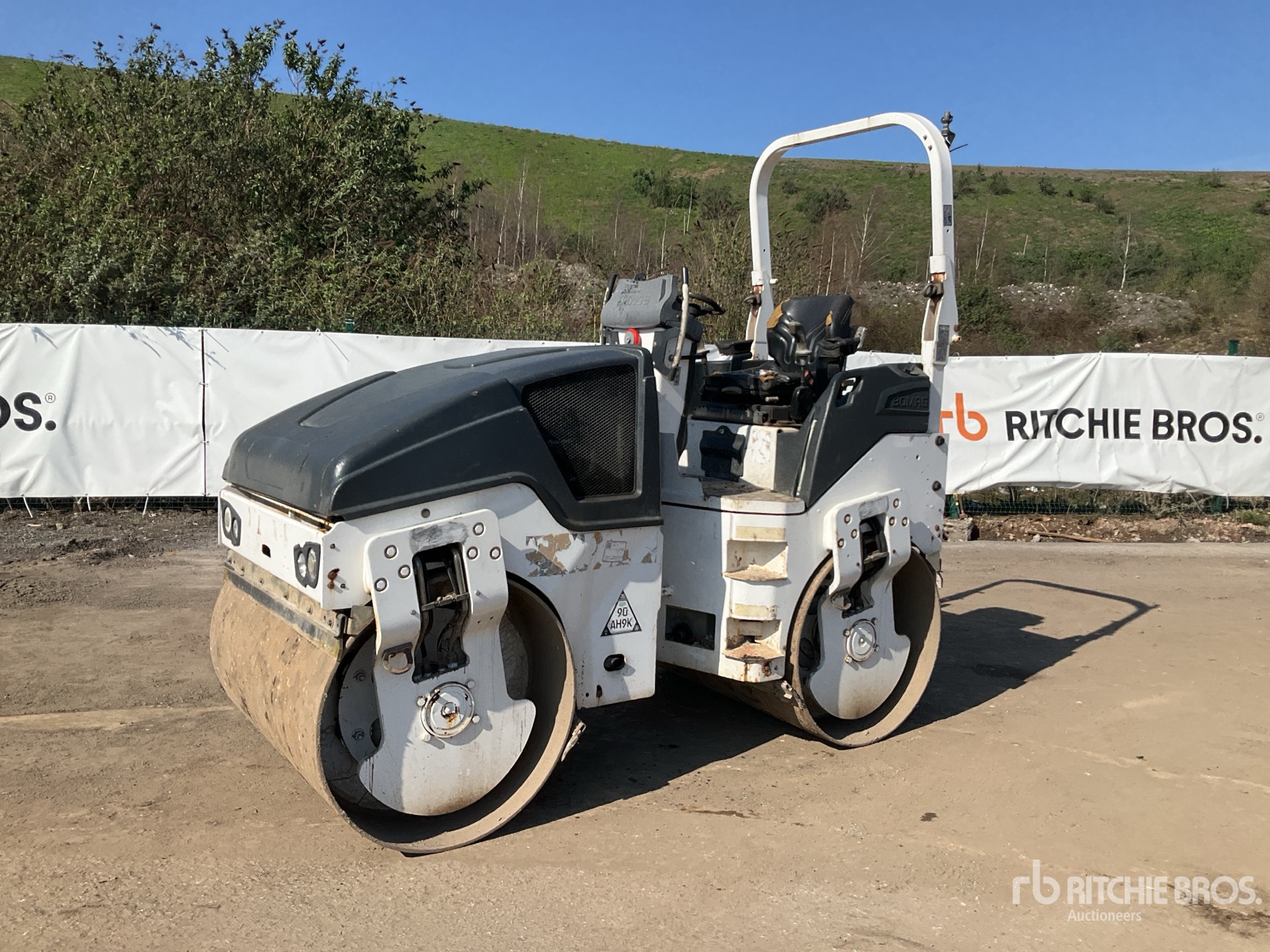 General Appearance with Bild, Ecke vorne links