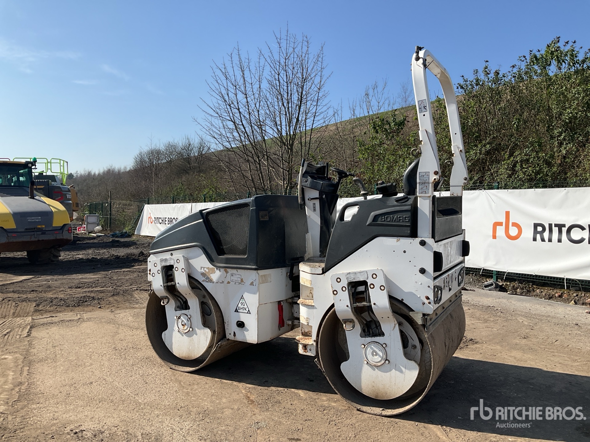 General Appearance with Bild, Ecke hinten links