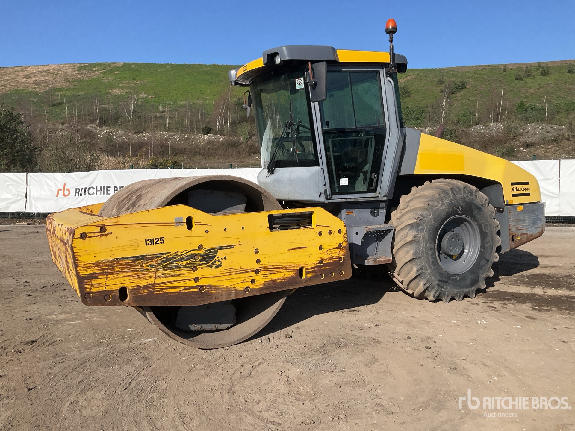 General Appearance with Bild, Ecke vorne links