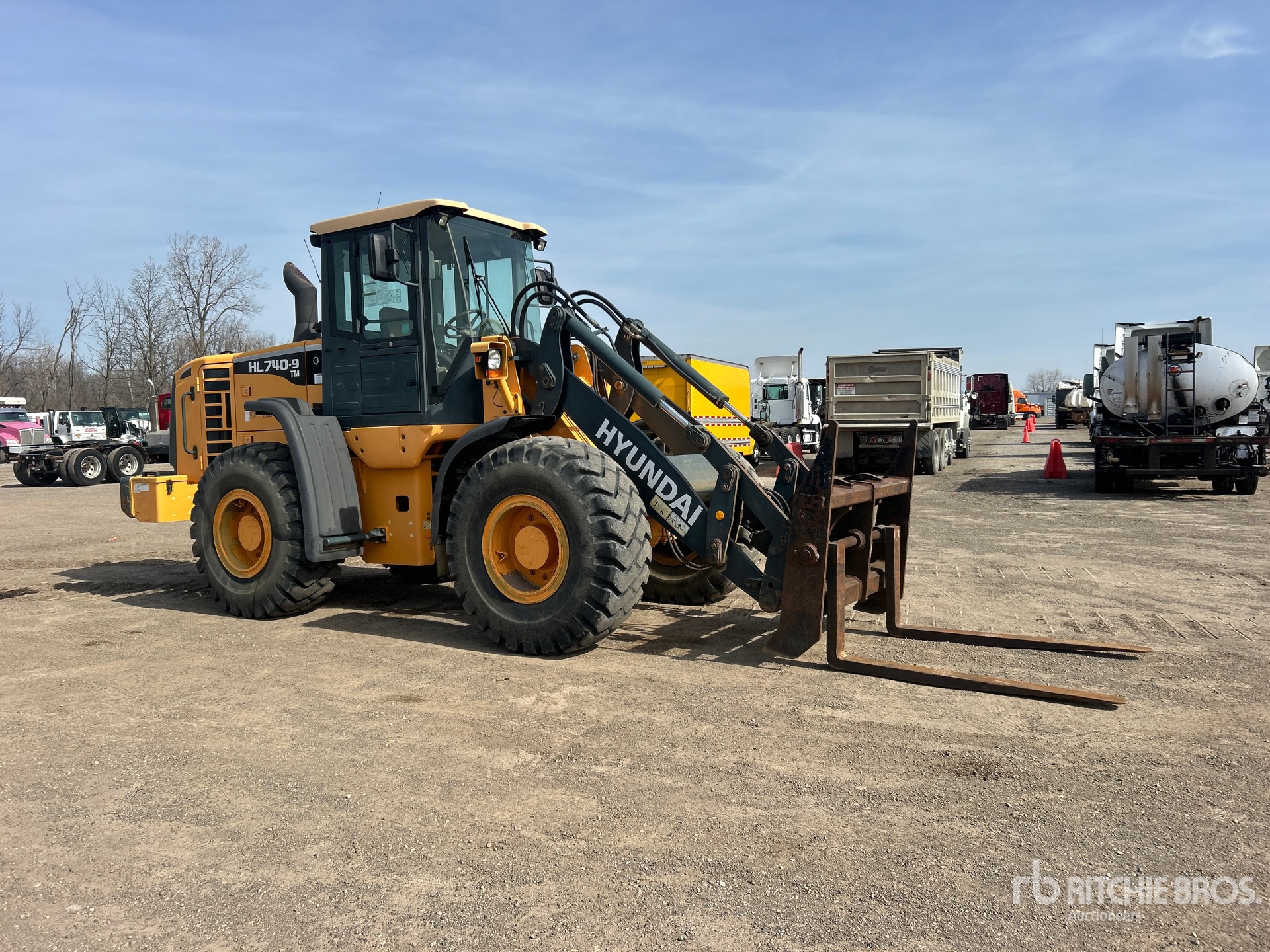 General Appearance with Picture, Right Front Corner