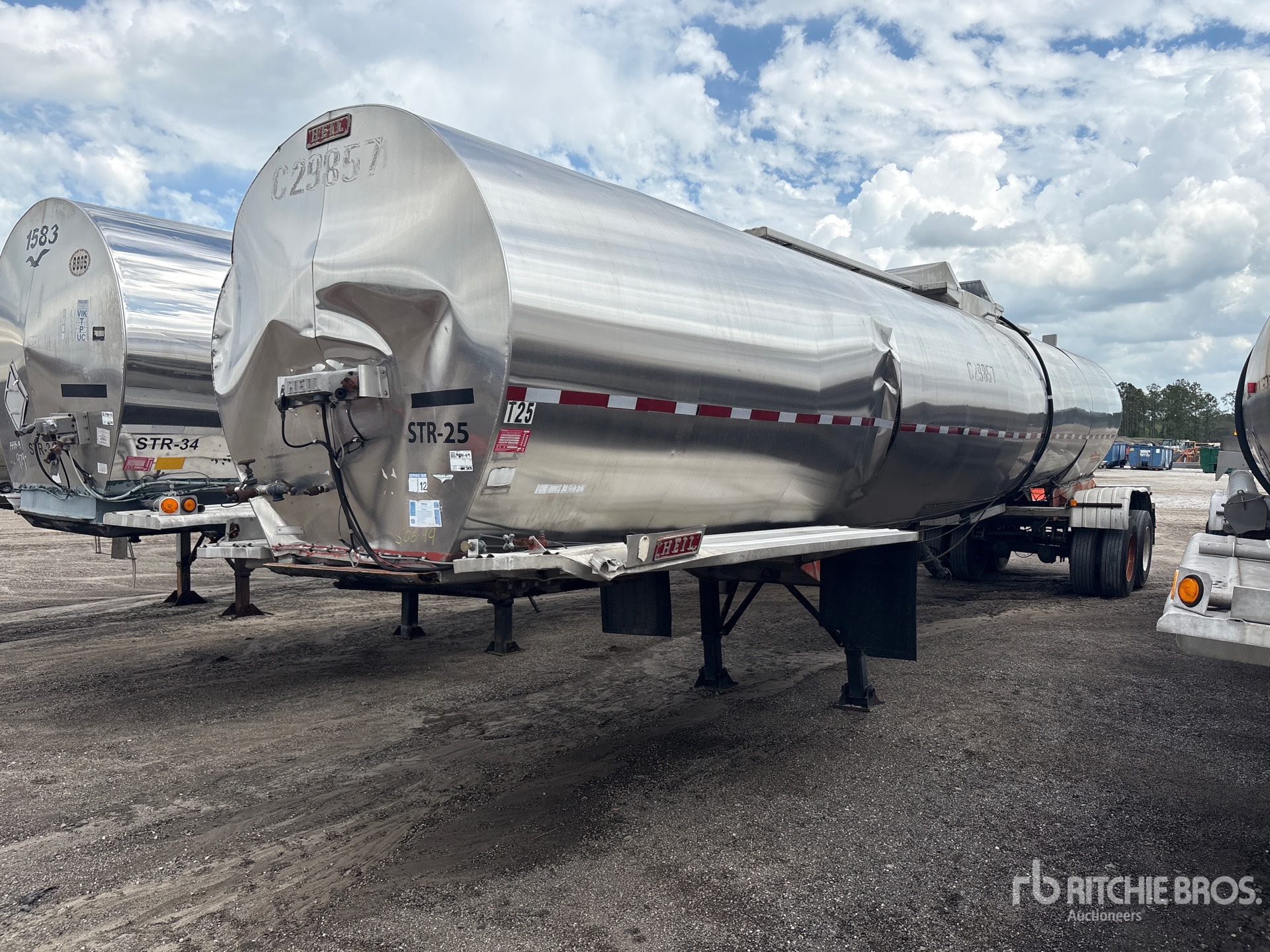 General Appearance with Bild, Ecke vorne links