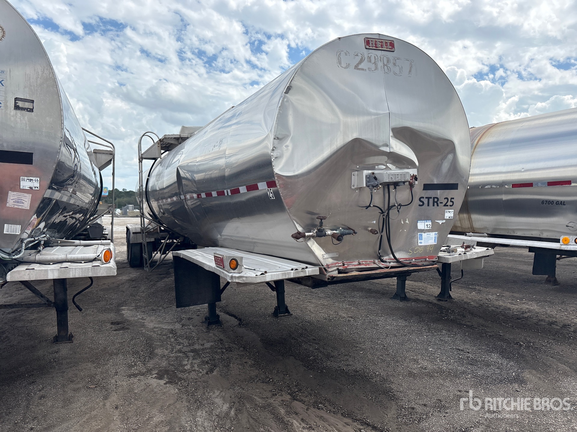 General Appearance with Bild, Ecke vorne rechts