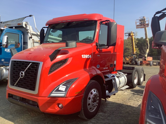 2022 Volvo VNR 6x2 T/A Day Cab Truck Tractor