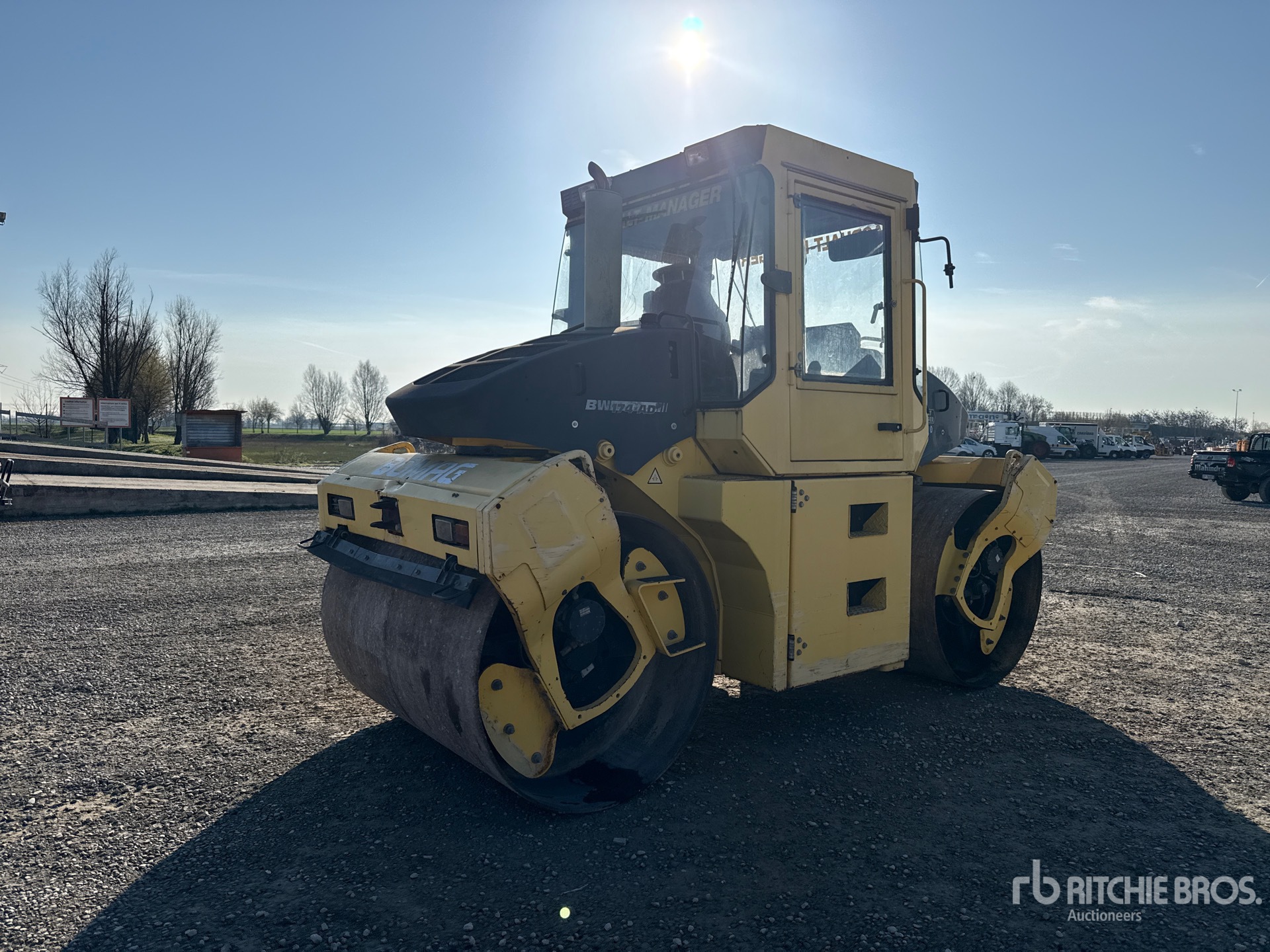 General Appearance with Foto, angolo anteriore sinistro