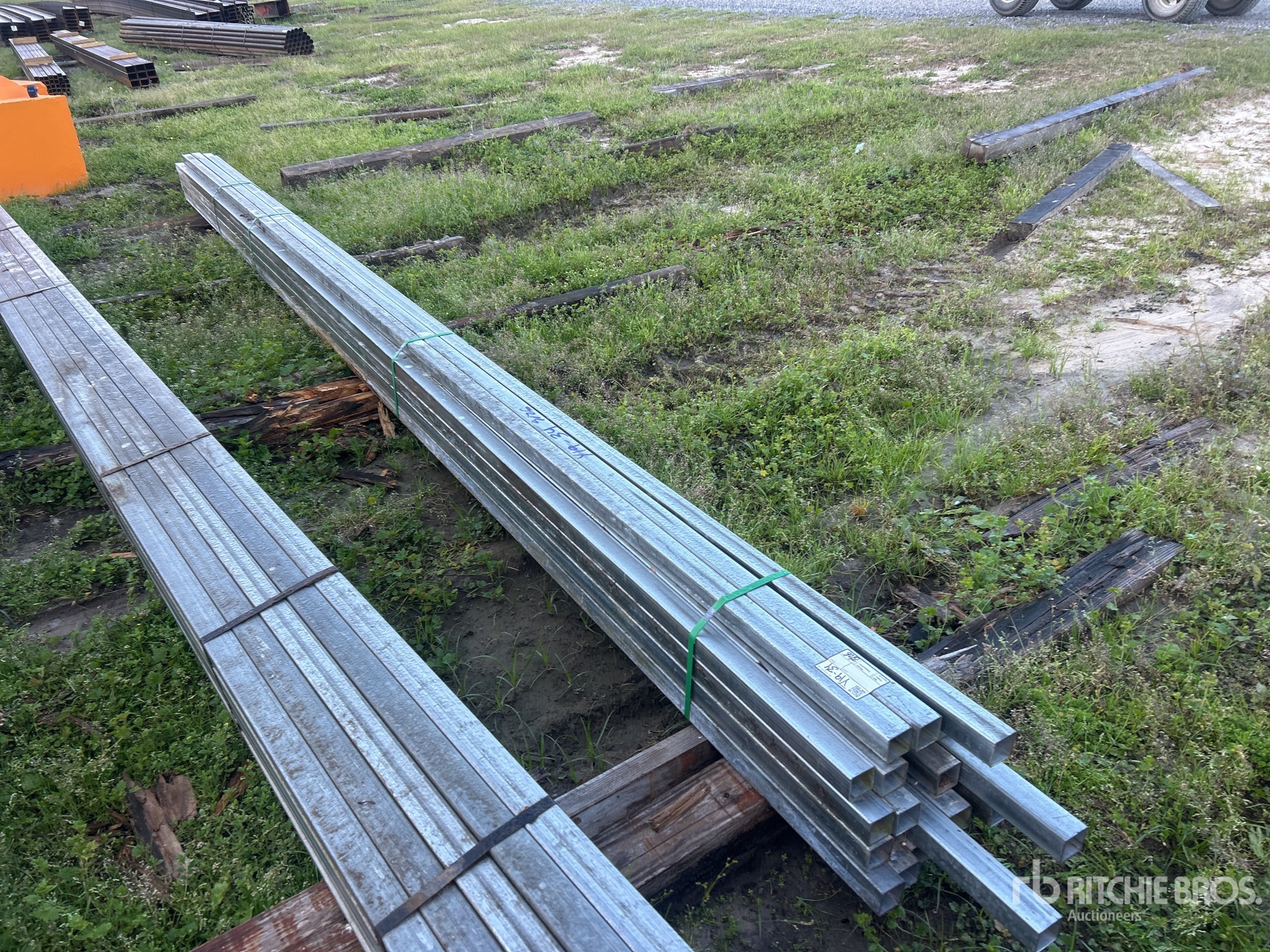 Aspect général with Image, coin arrière droit