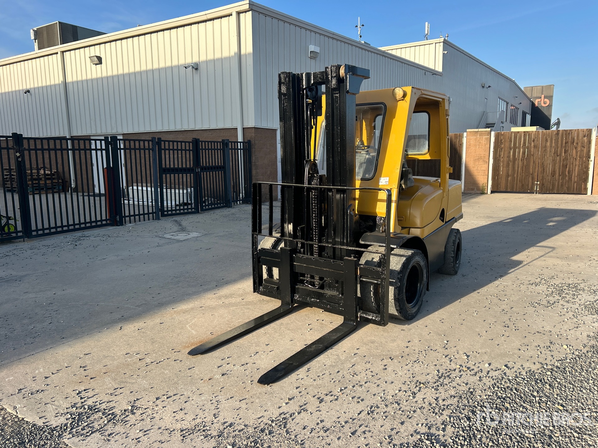 General Appearance with Bild, Ecke vorne links