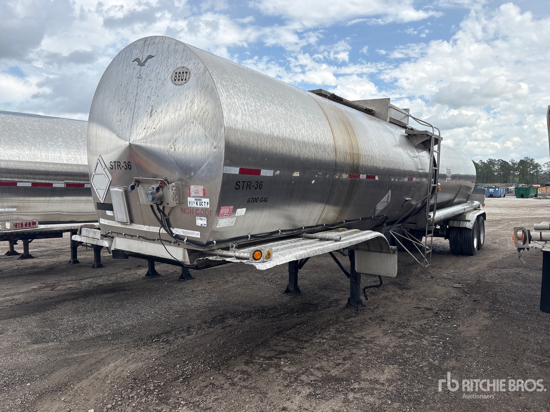 General Appearance with Bild, Ecke vorne links