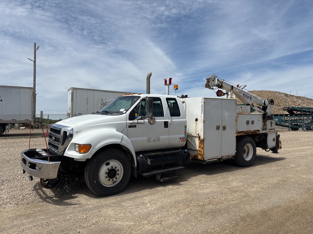 2015 FORD F750 XL 4x2 Extended Cab Hi-Rail Service Truck