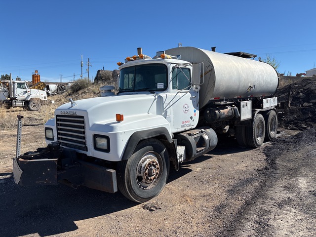 1993 Etnyre SAM 3605 gal on 2023 Mack RD690S 6x4 Asphalt Distributor Truck 1993 Etnyre SAM 3605 gal on 2023 Mack RD690S 6x4 Asphalt Distributor Truck