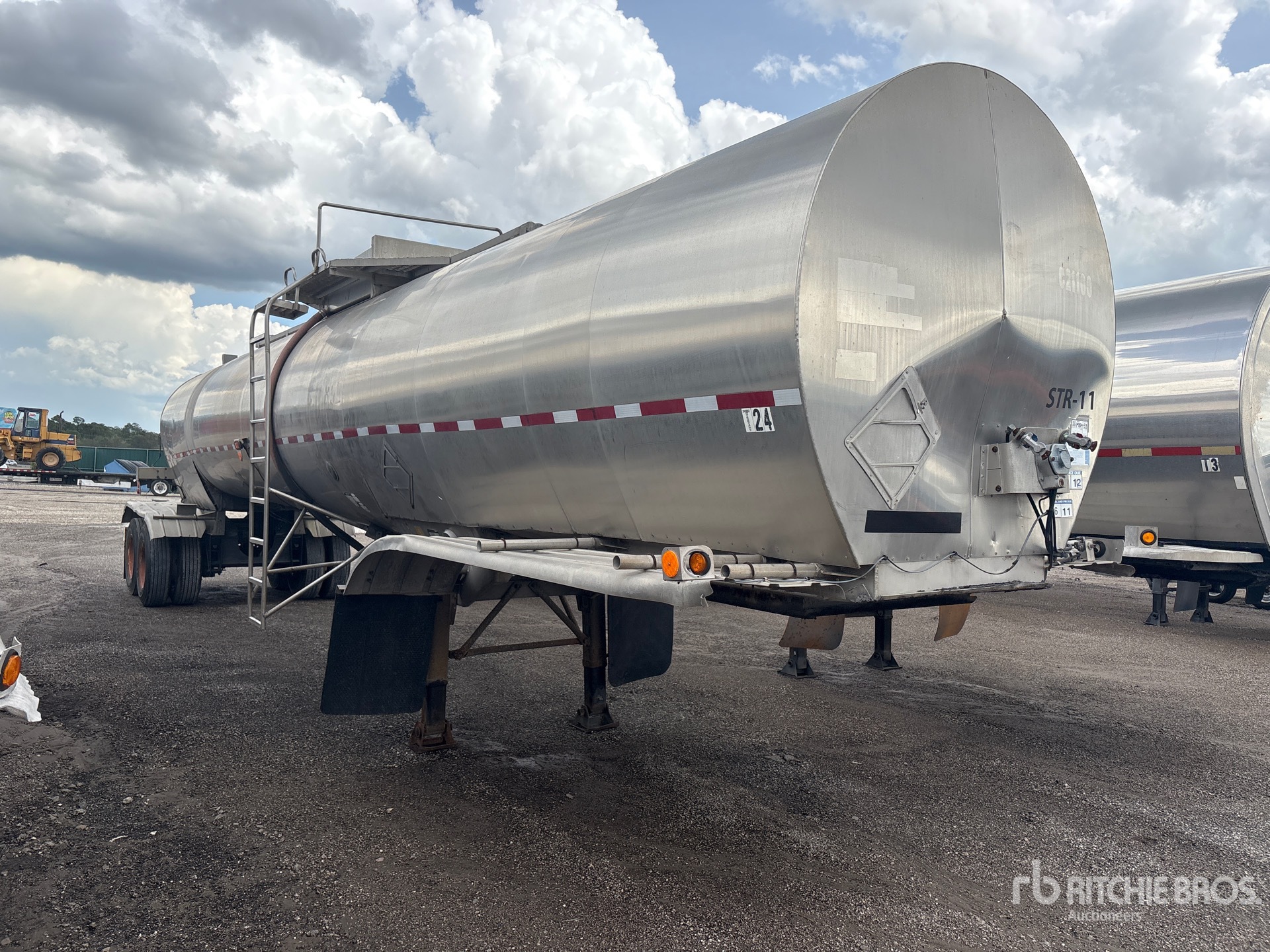 General Appearance with Bild, Ecke vorne rechts