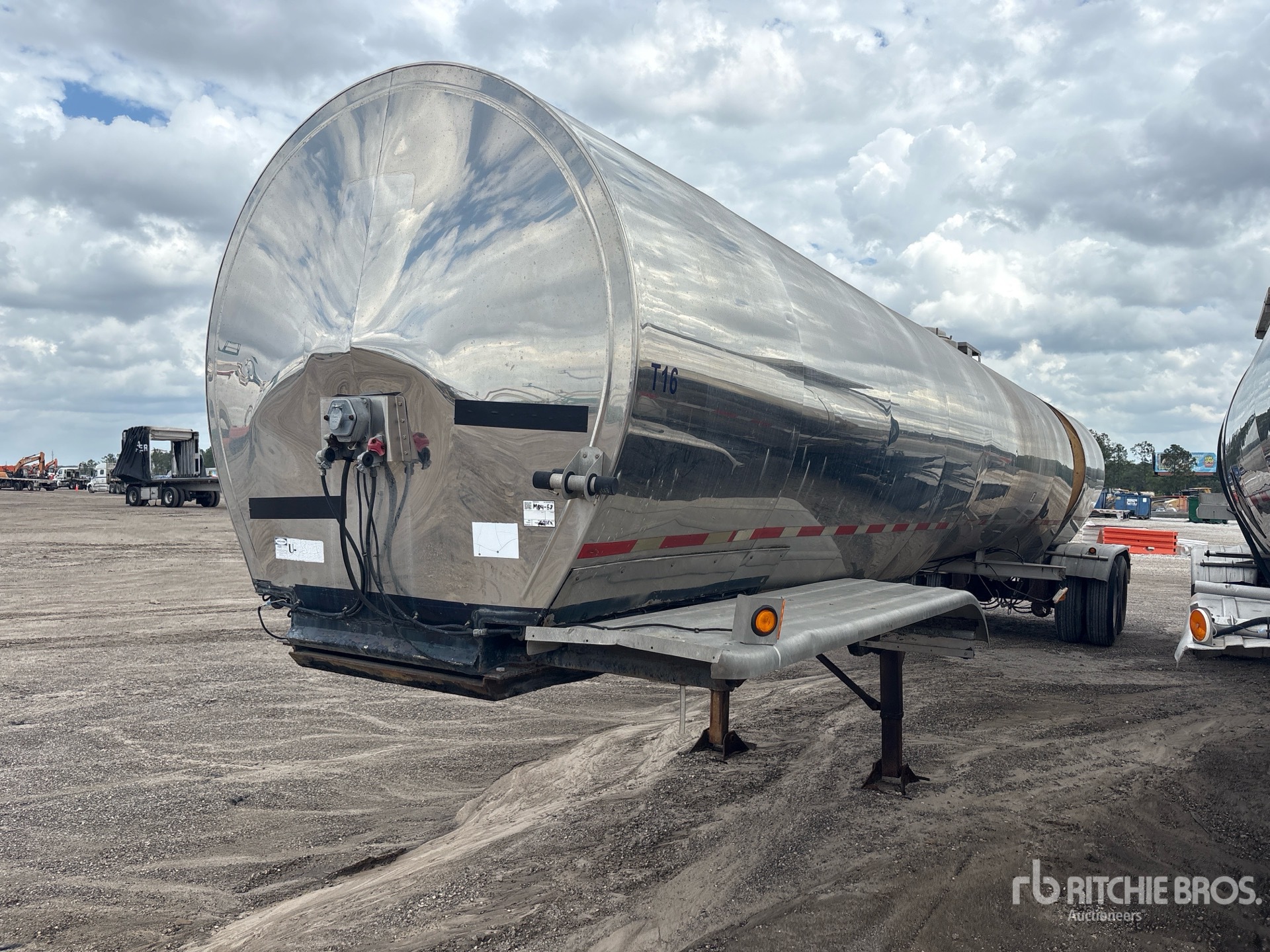 General Appearance with Bild, Ecke vorne links