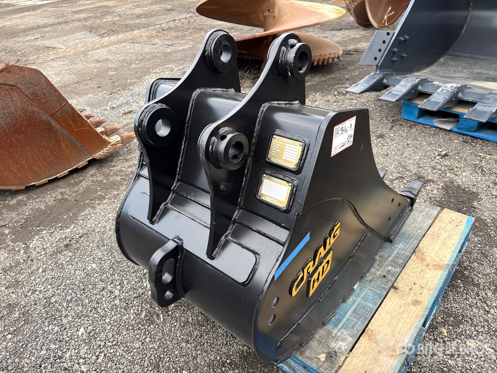 General Appearance with Foto, angolo anteriore sinistro