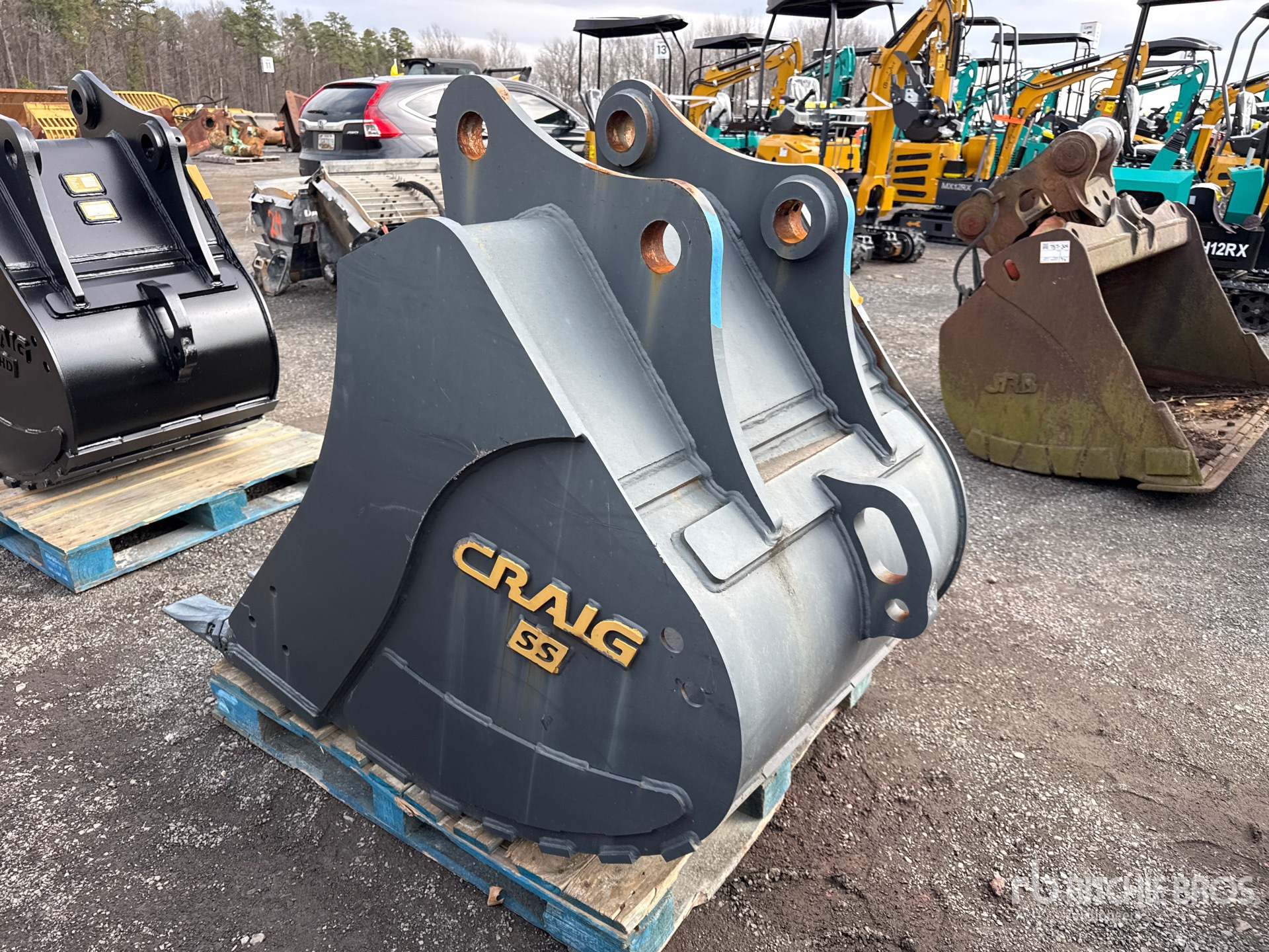 General Appearance with Foto, angolo posteriore sinistro