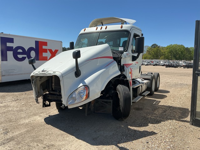 2018 Freightliner Cascadia 125 6x4 T/A Day Cab Truck Tractor