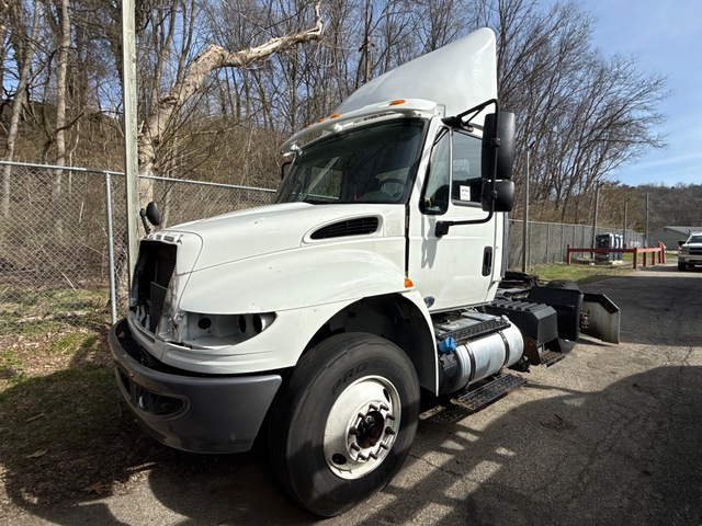 2015 International 4300 S/A Day Cab Truck Tractor 4x2