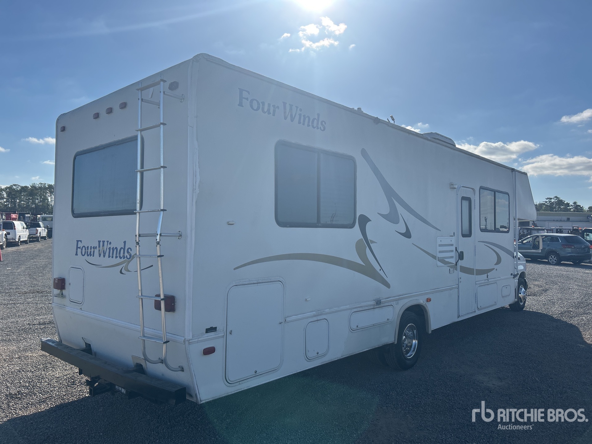 General Appearance with Bild, Ecke hinten rechts