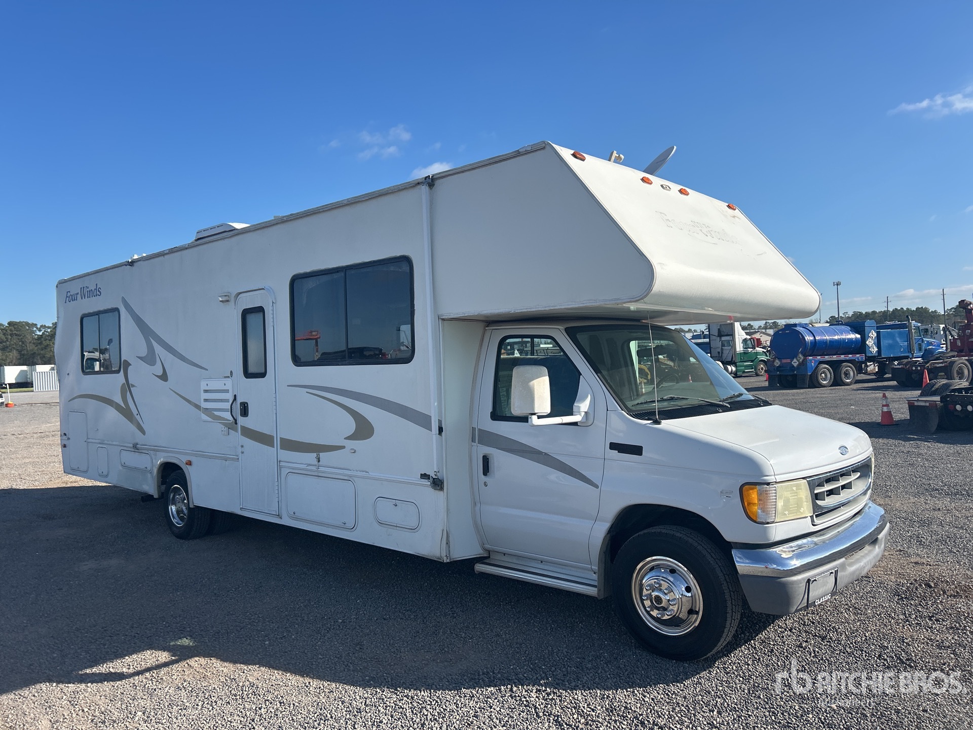 General Appearance with Bild, Ecke vorne rechts