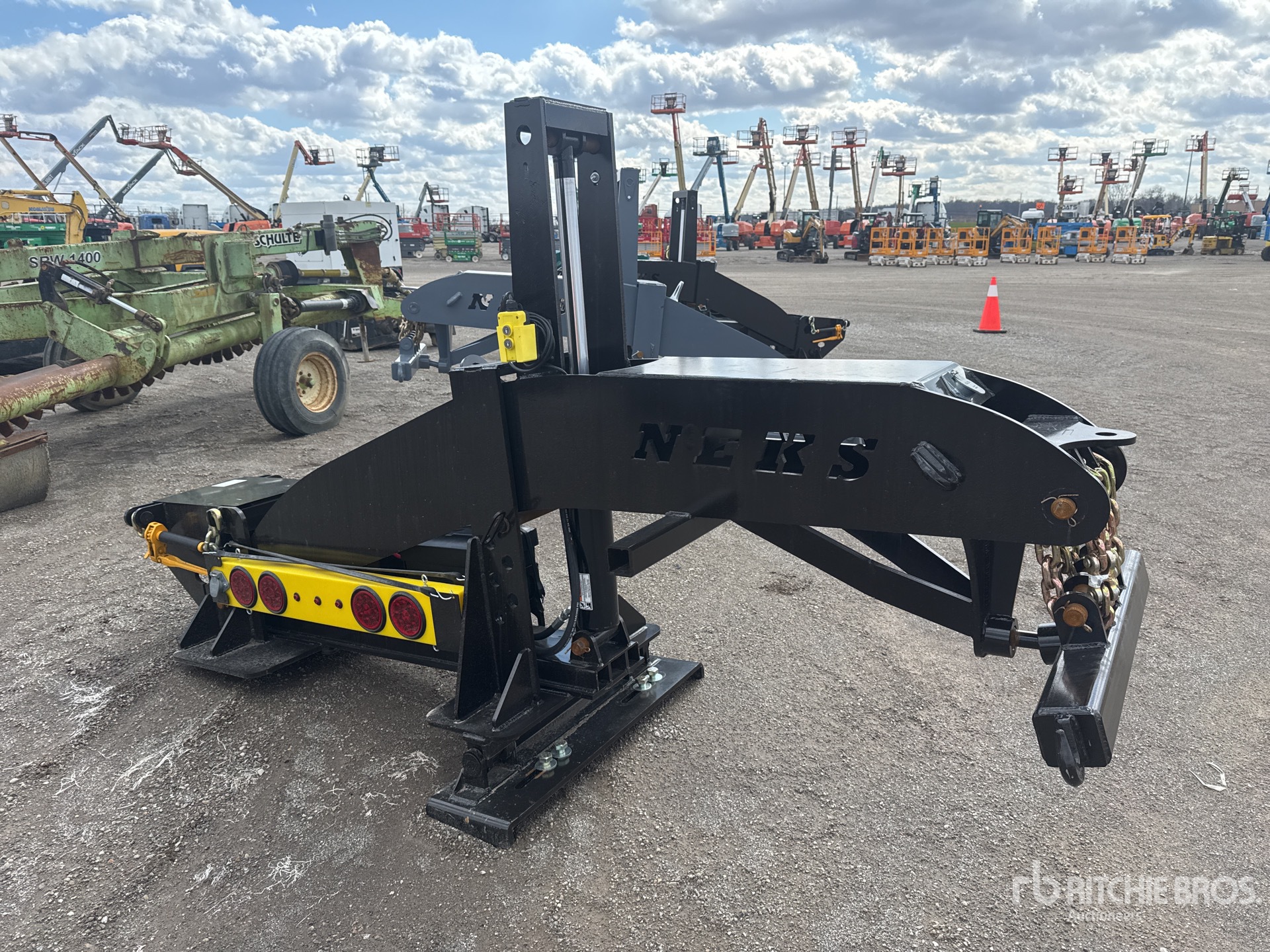 General Appearance with Picture, Right Front Corner