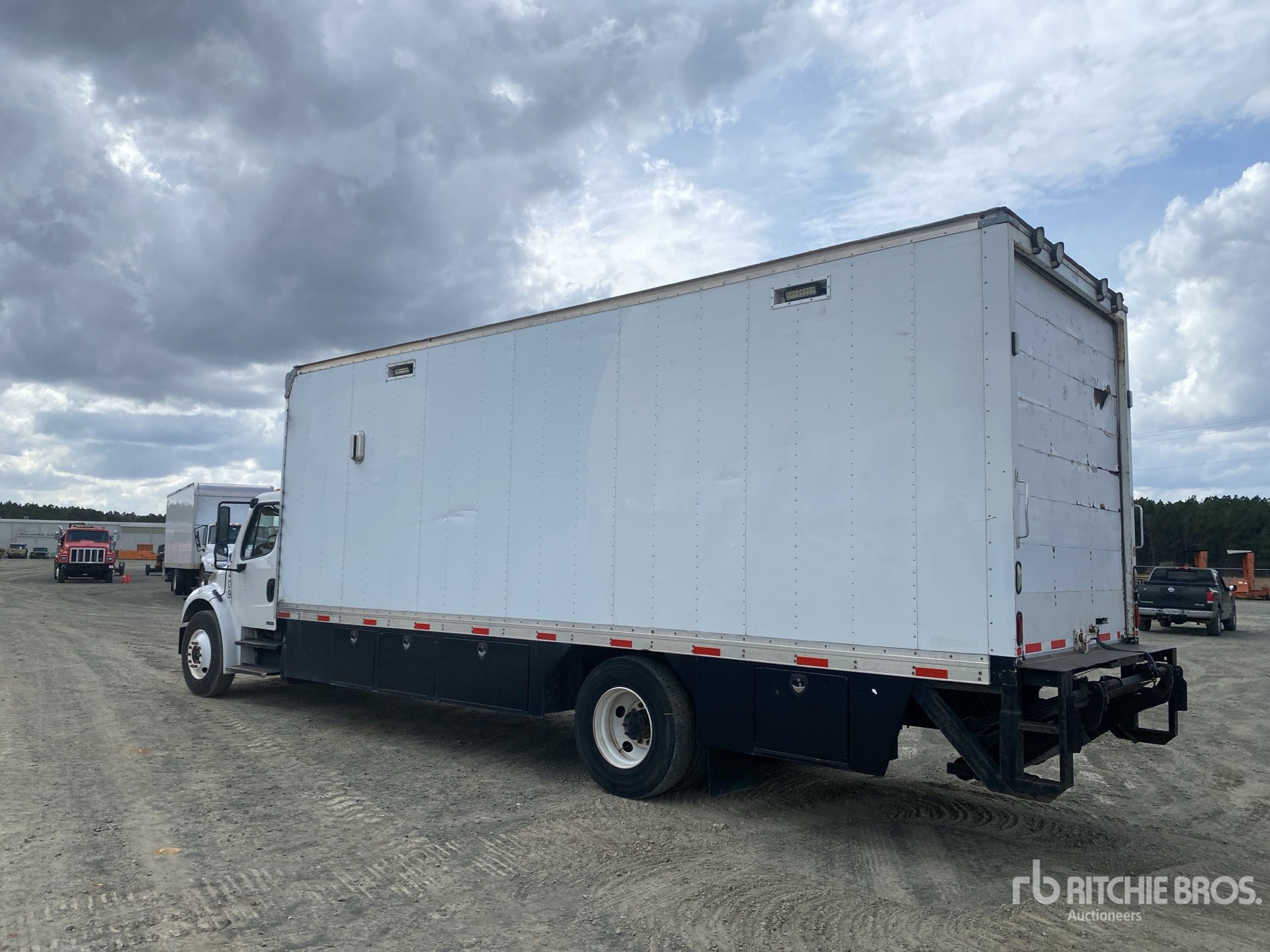 General Appearance with Bild, Ecke hinten links