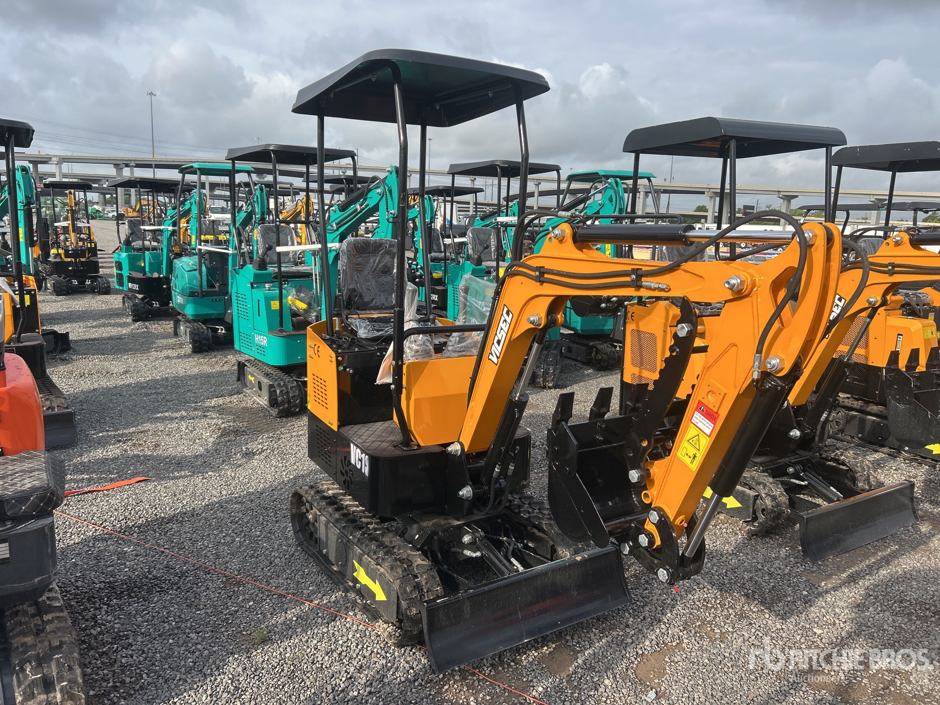 General Appearance with Picture, Right Front Corner