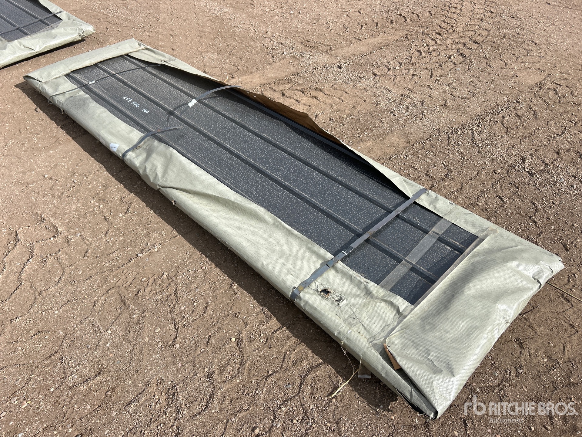 Aspect général with Image, coin arrière droit