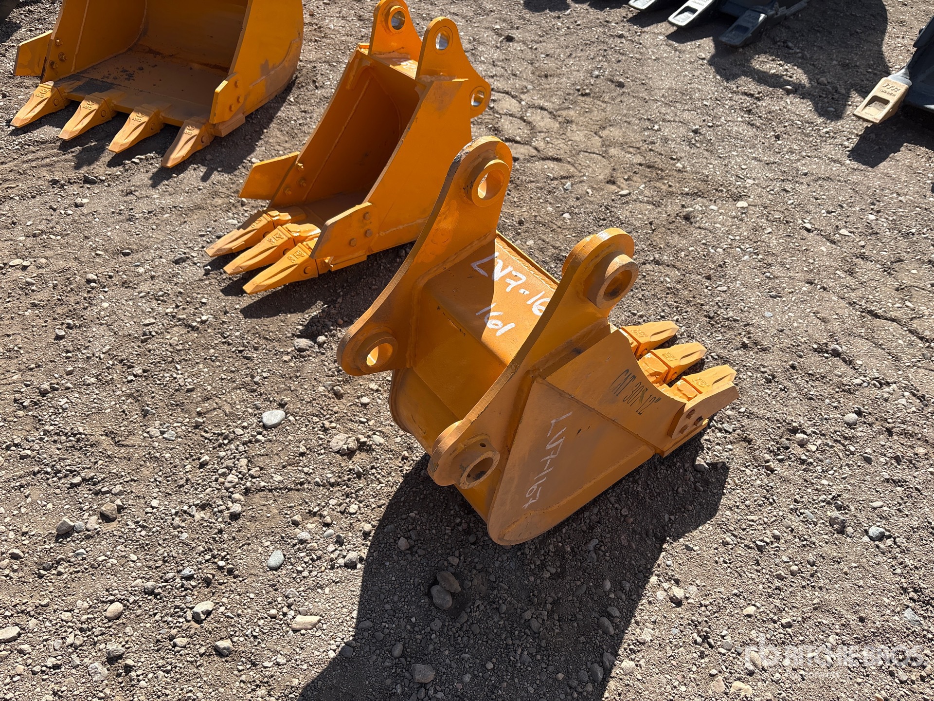 General Appearance with Foto, angolo anteriore sinistro