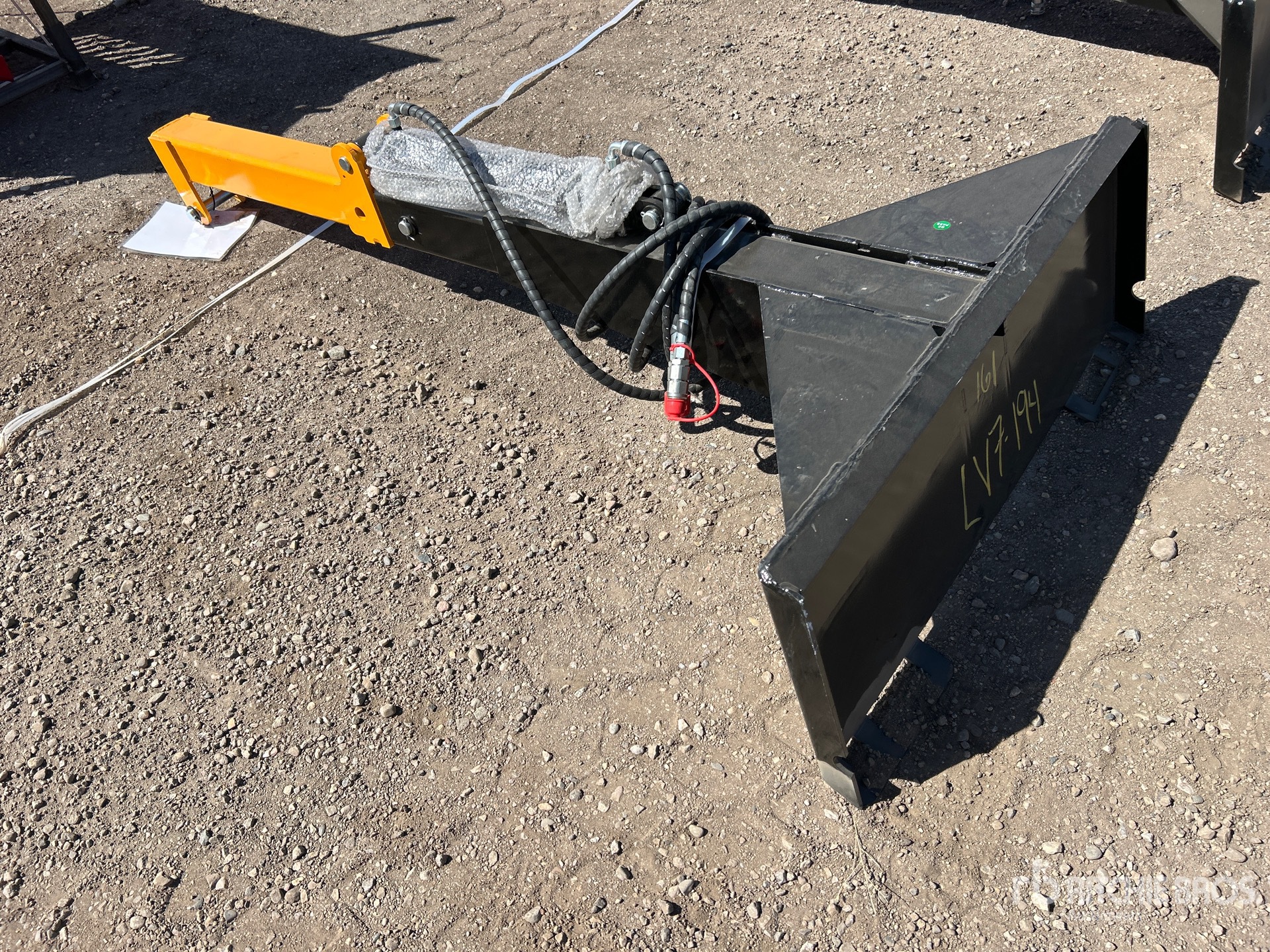 General Appearance with Bild, Ecke hinten links