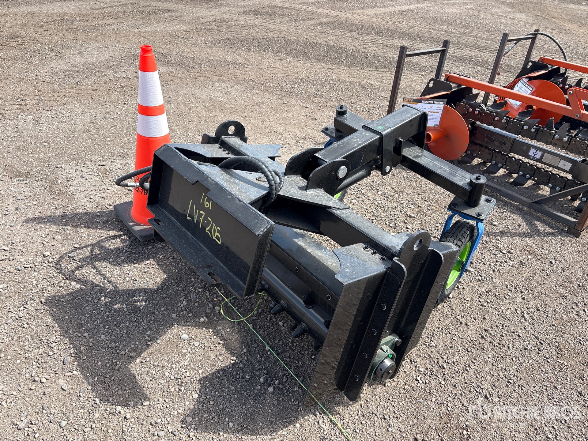 General Appearance with Bild, Ecke hinten links