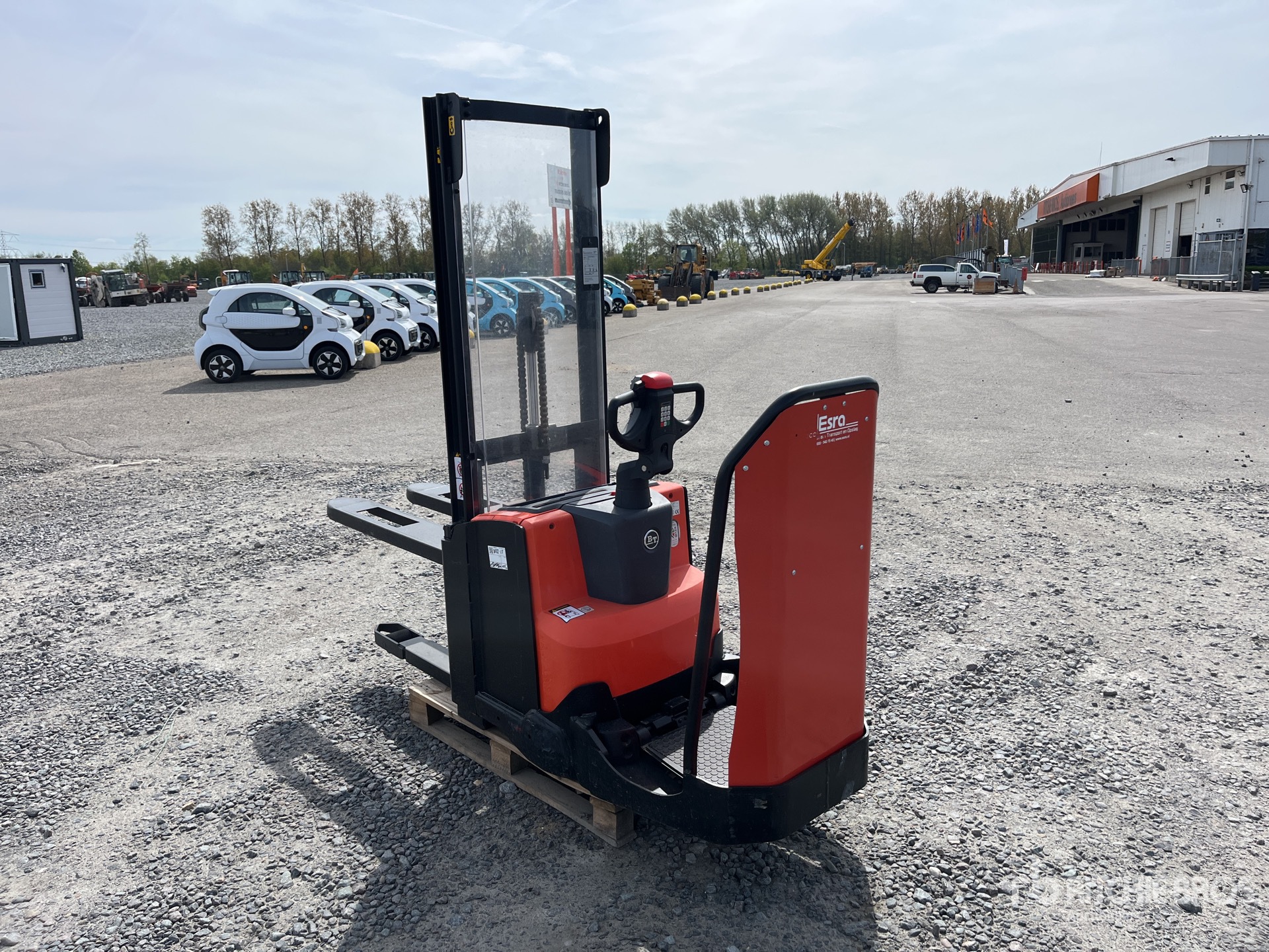 General Appearance with Picture, Left Rear Corner