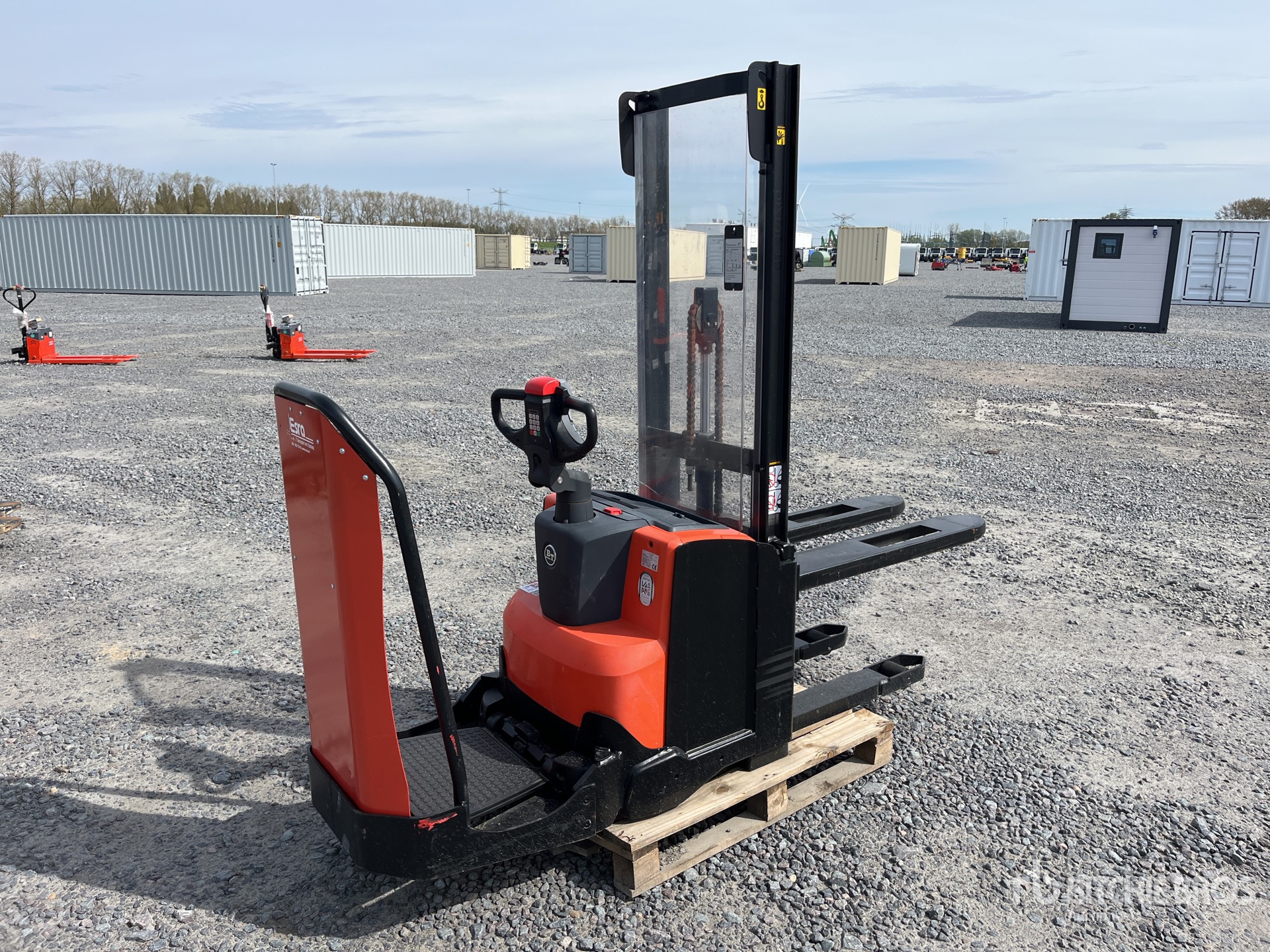 General Appearance with Picture, Right Rear Corner