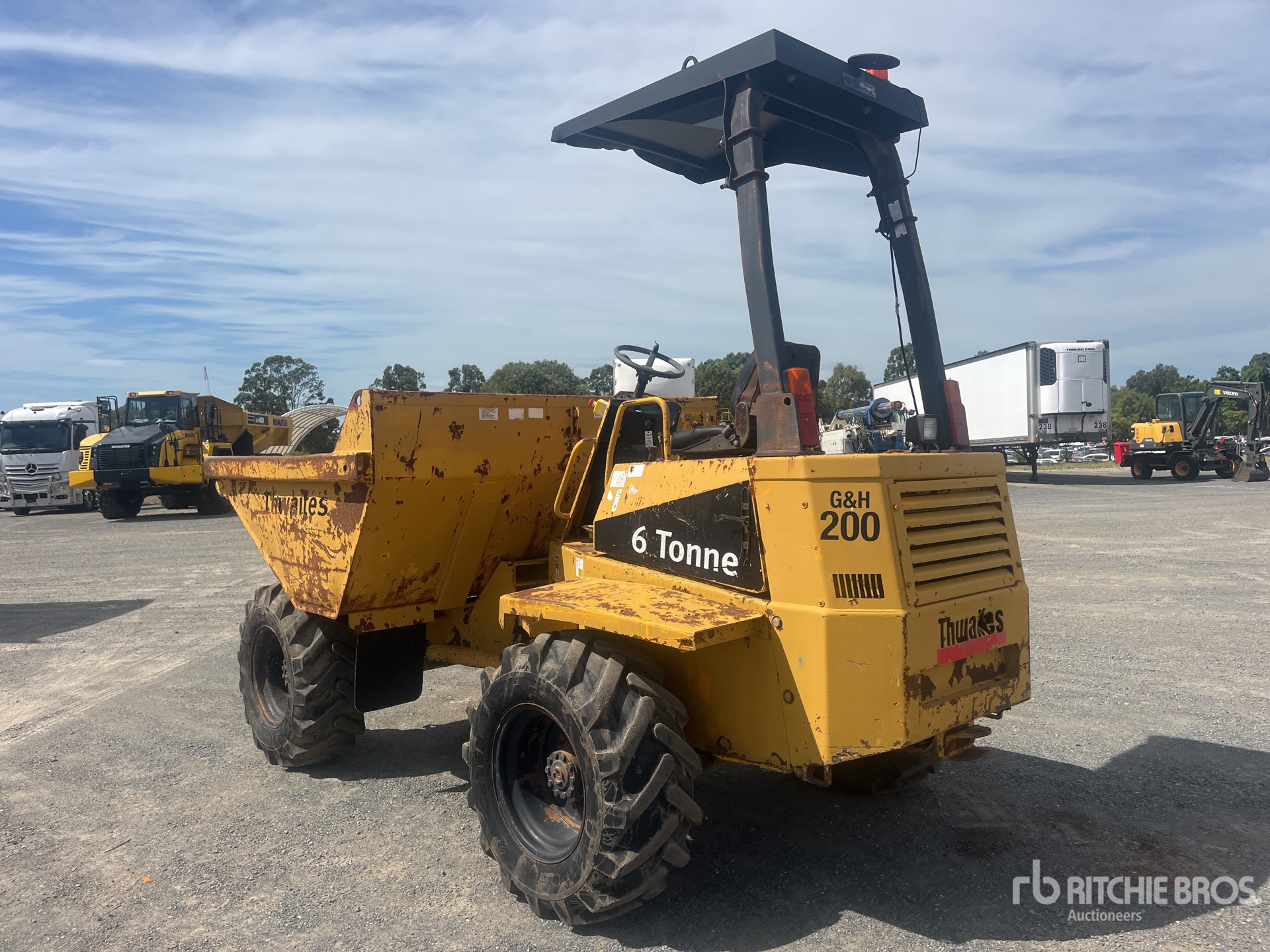 General Appearance with Foto, angolo posteriore sinistro