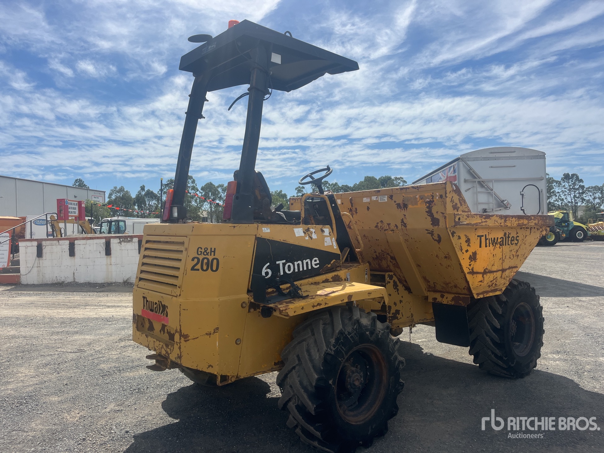 General Appearance with Foto, angolo anteriore sinistro