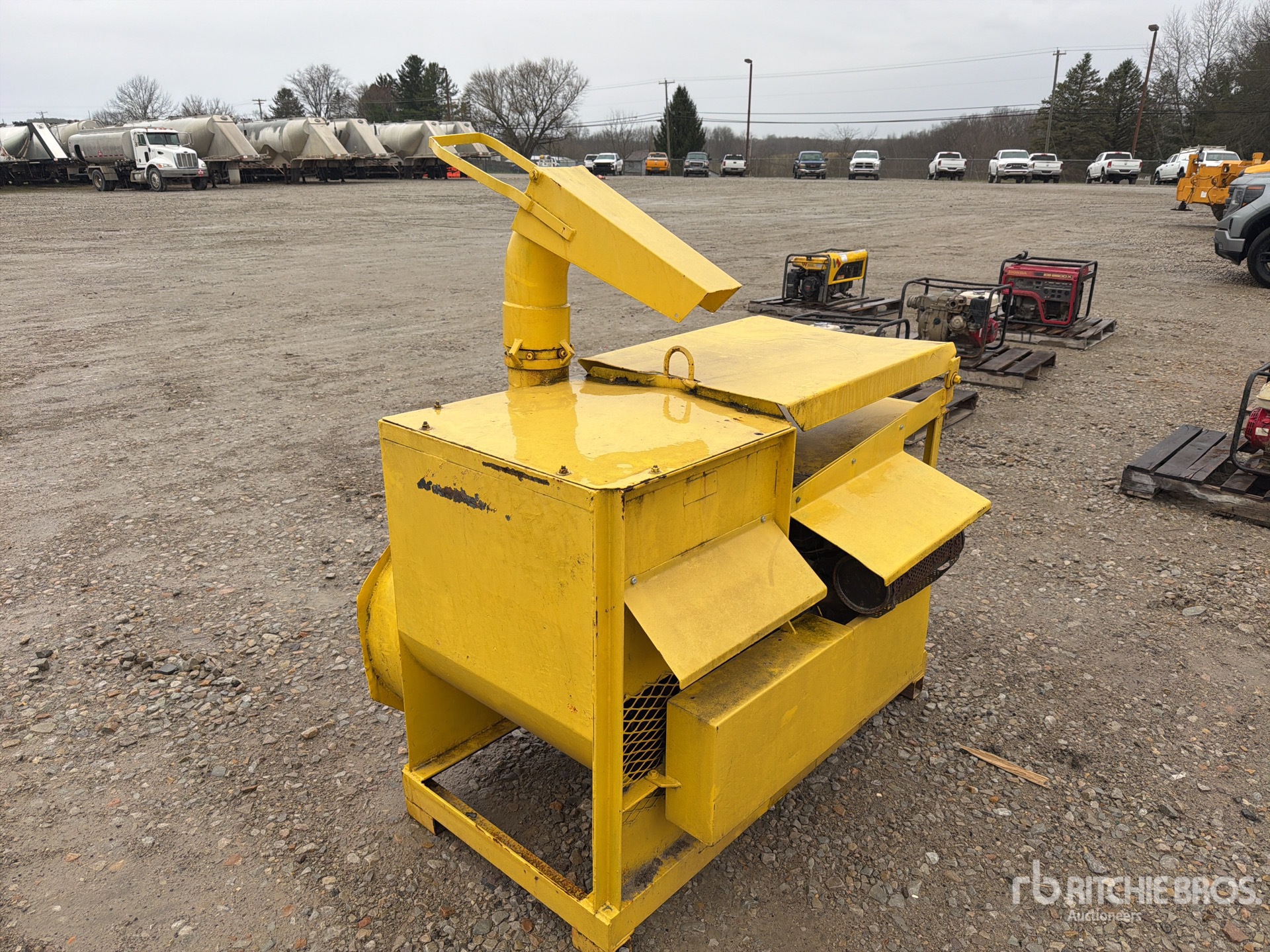 General Appearance with Bild, Ecke hinten links