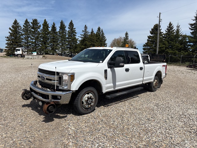 2018 FORD F350 XLT 4x4 Crew Cab Hi-Rail Pickup