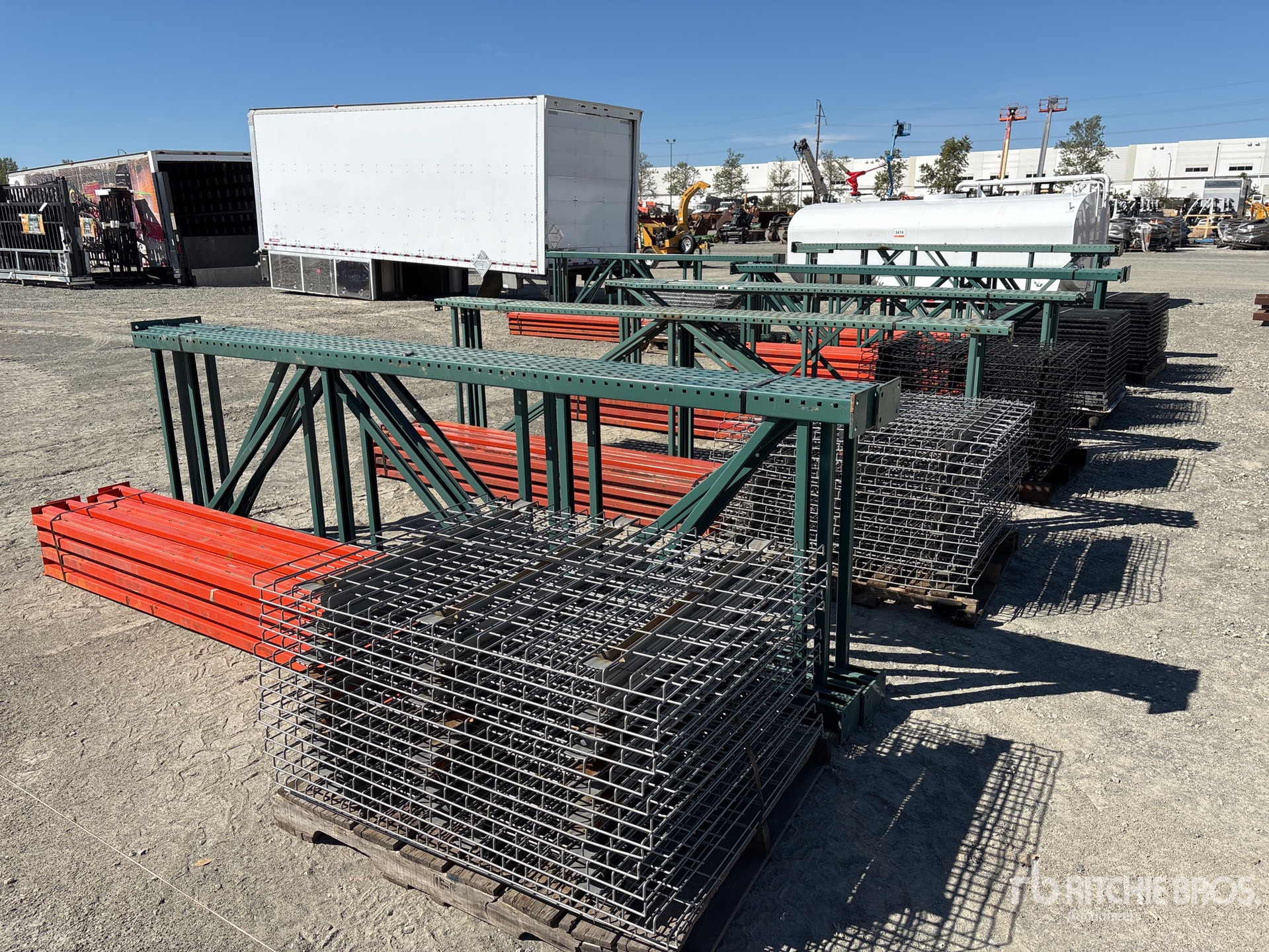 General Appearance with Bild, Ecke vorne links