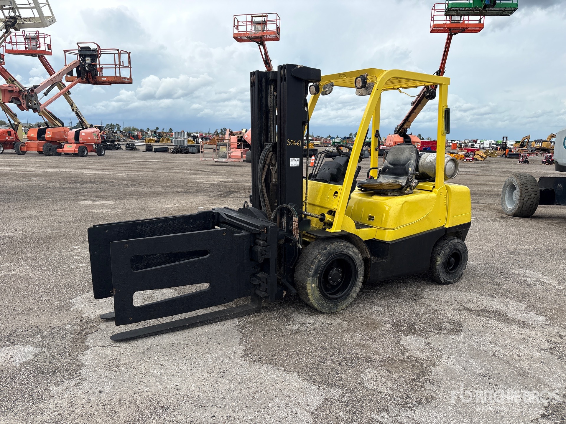 General Appearance with Bild, Ecke vorne links