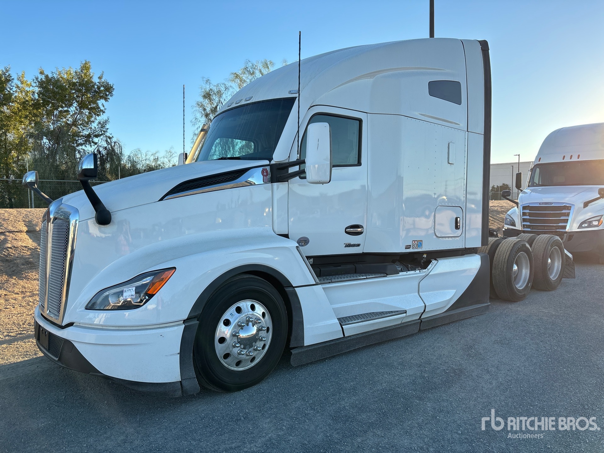Photo of 2024 Kenworth T680