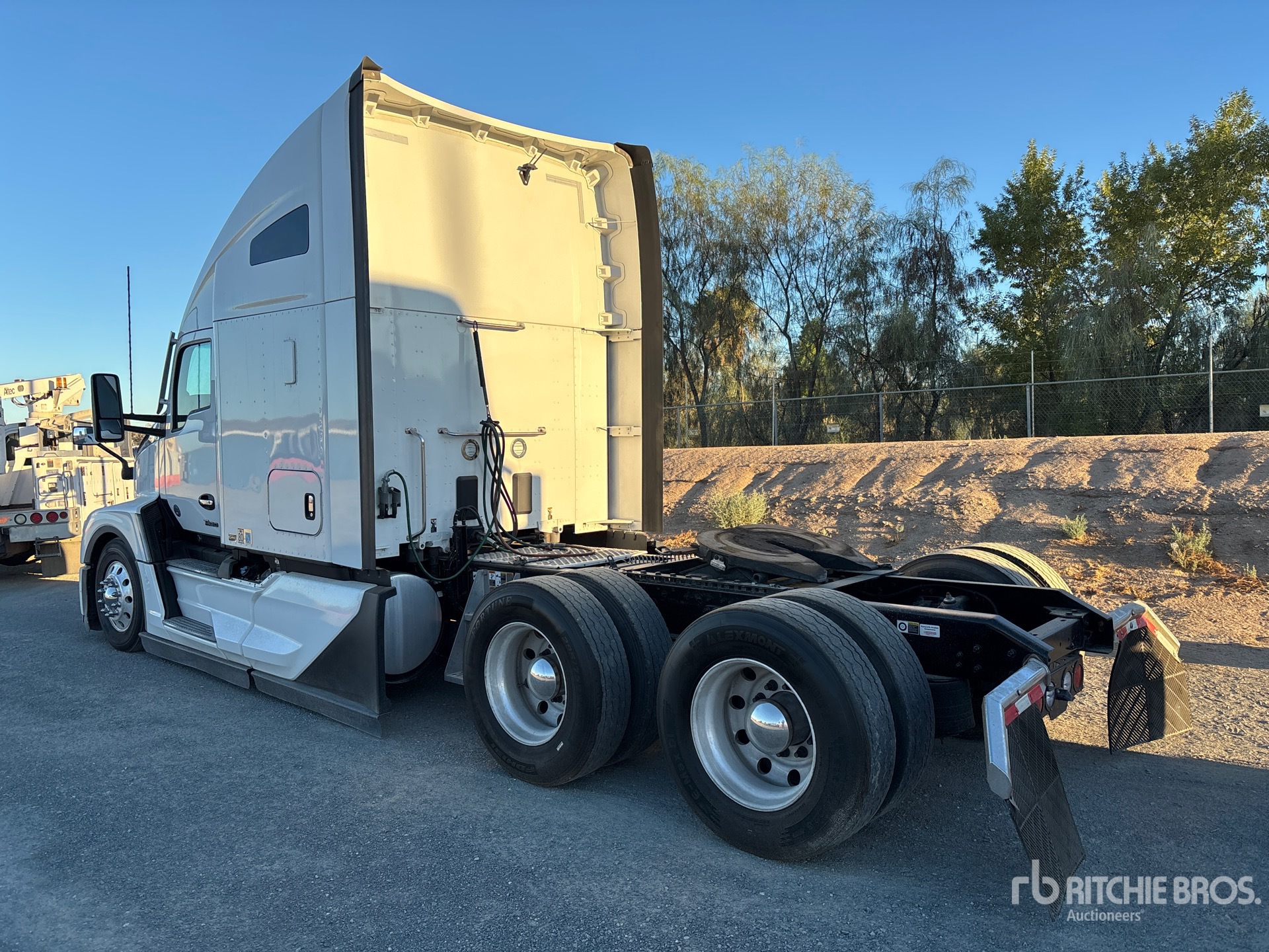 2024 Kenworth T680