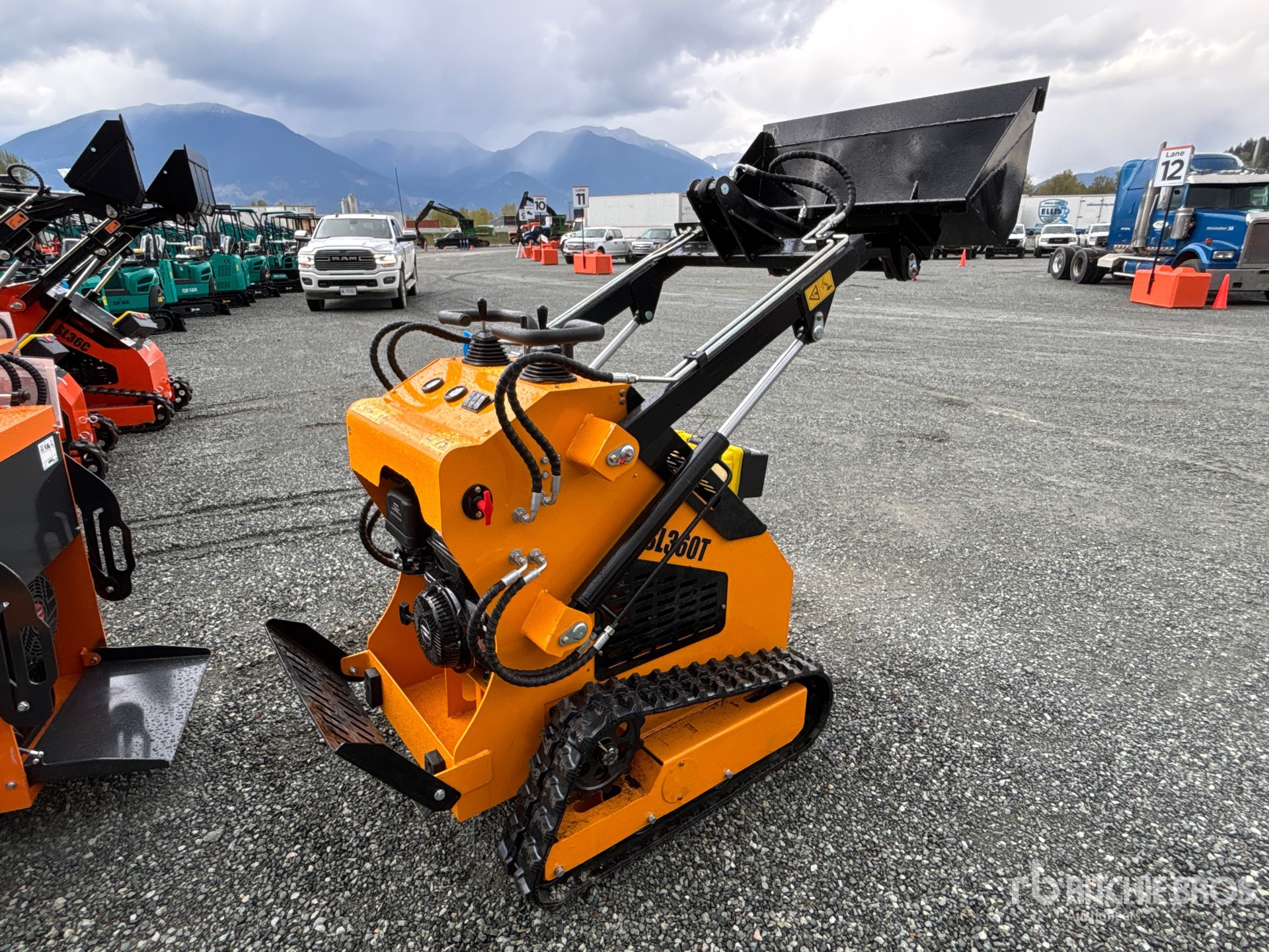 General Appearance with Foto, angolo anteriore sinistro