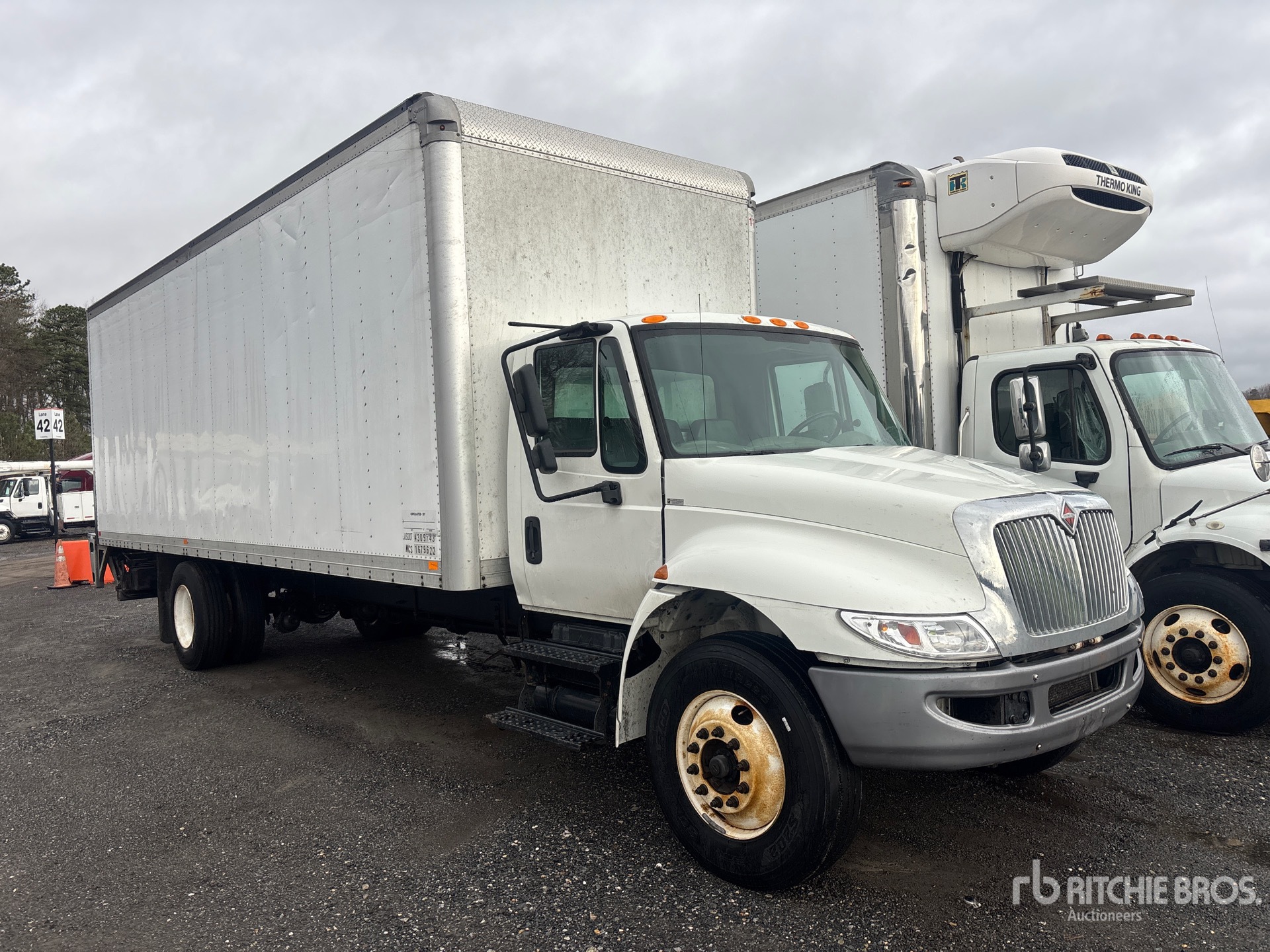 Aspect général with Image, coin avant droit