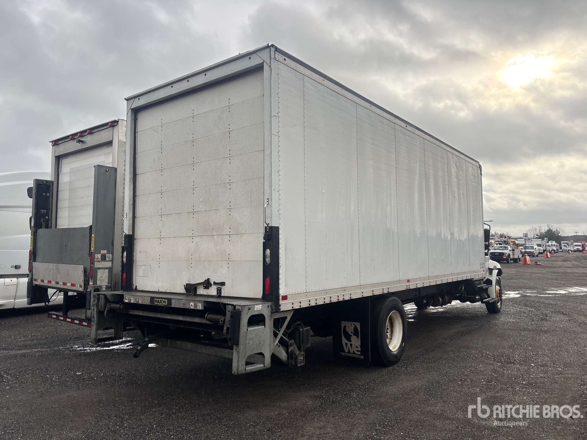 Aspect général with Image, coin arrière droit