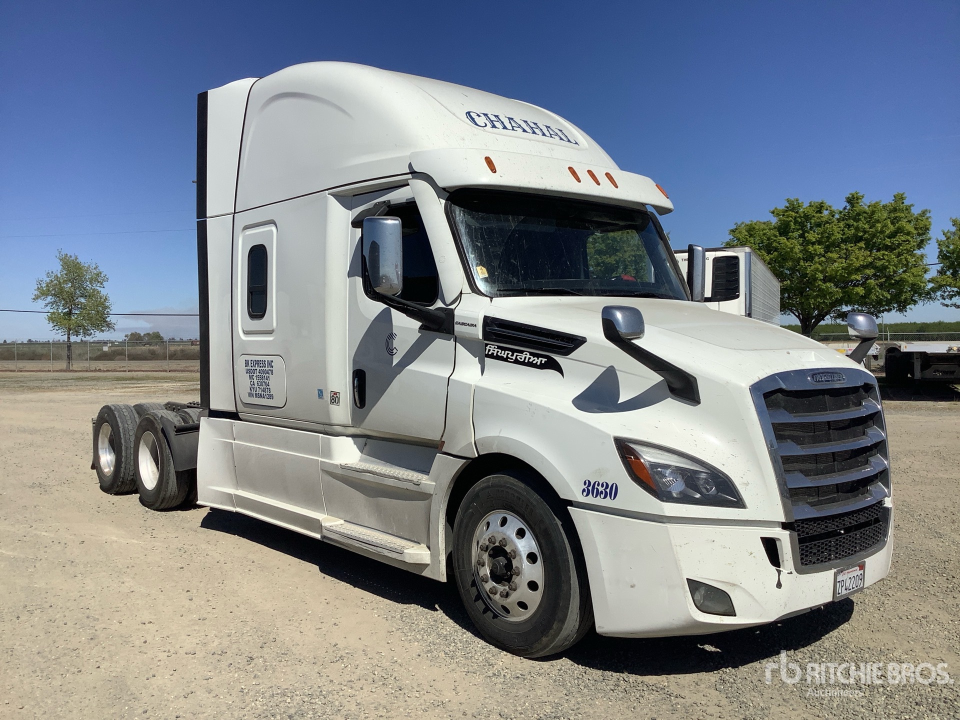 General Appearance with Foto, angolo anteriore destro