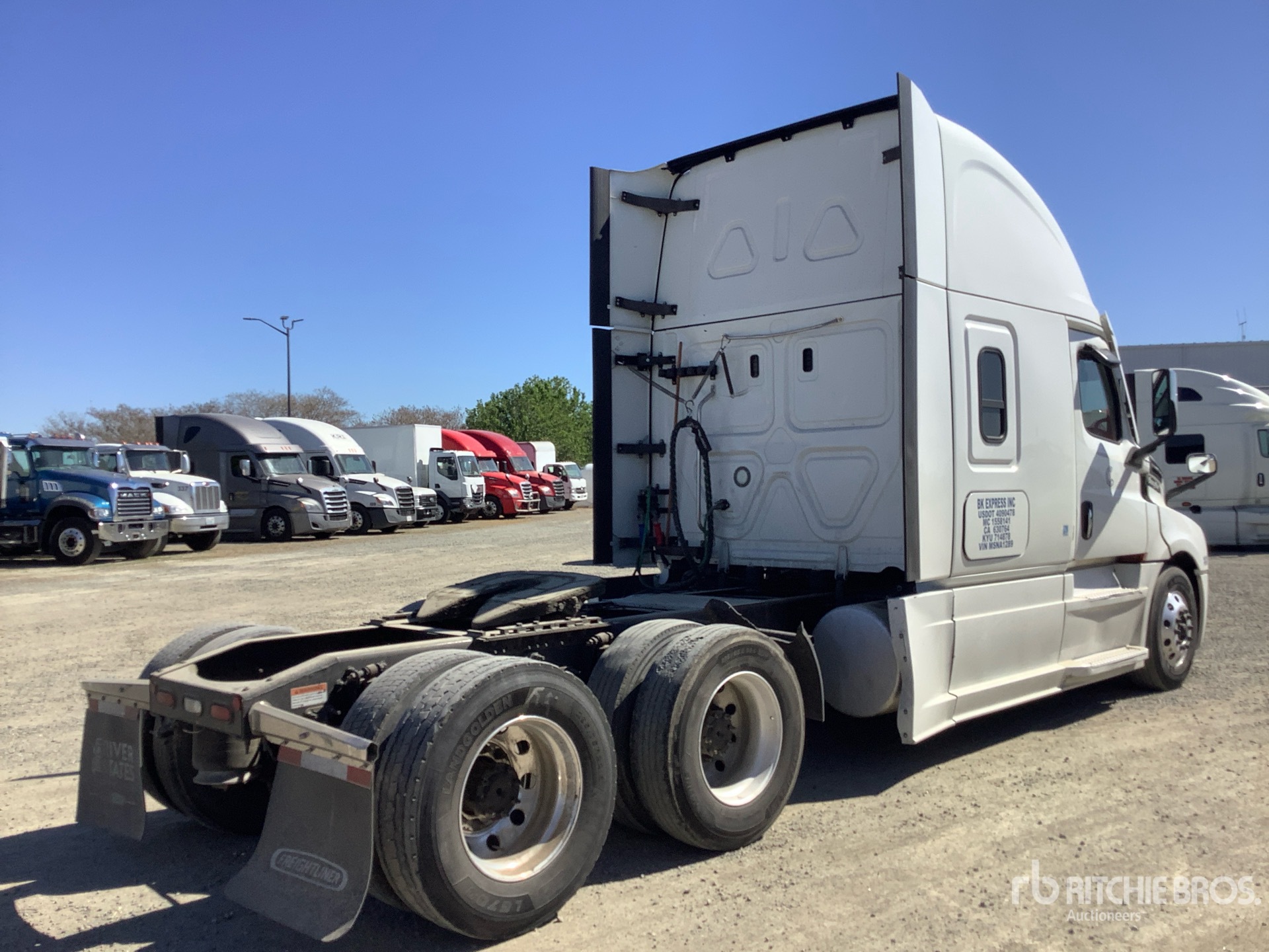 General Appearance with Foto, angolo anteriore sinistro