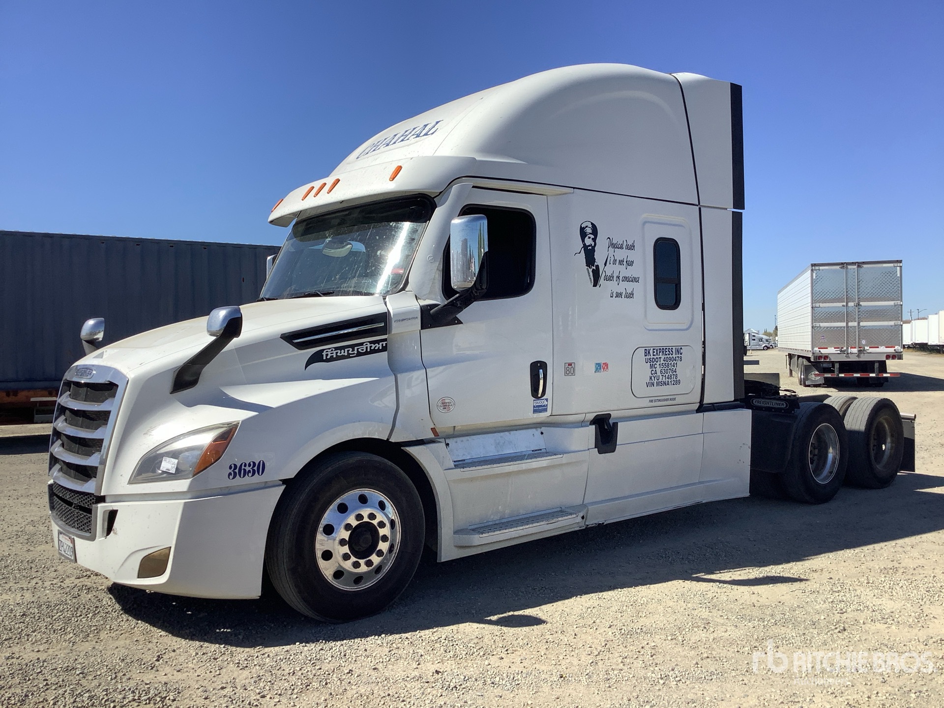 General Appearance with Foto, angolo anteriore sinistro