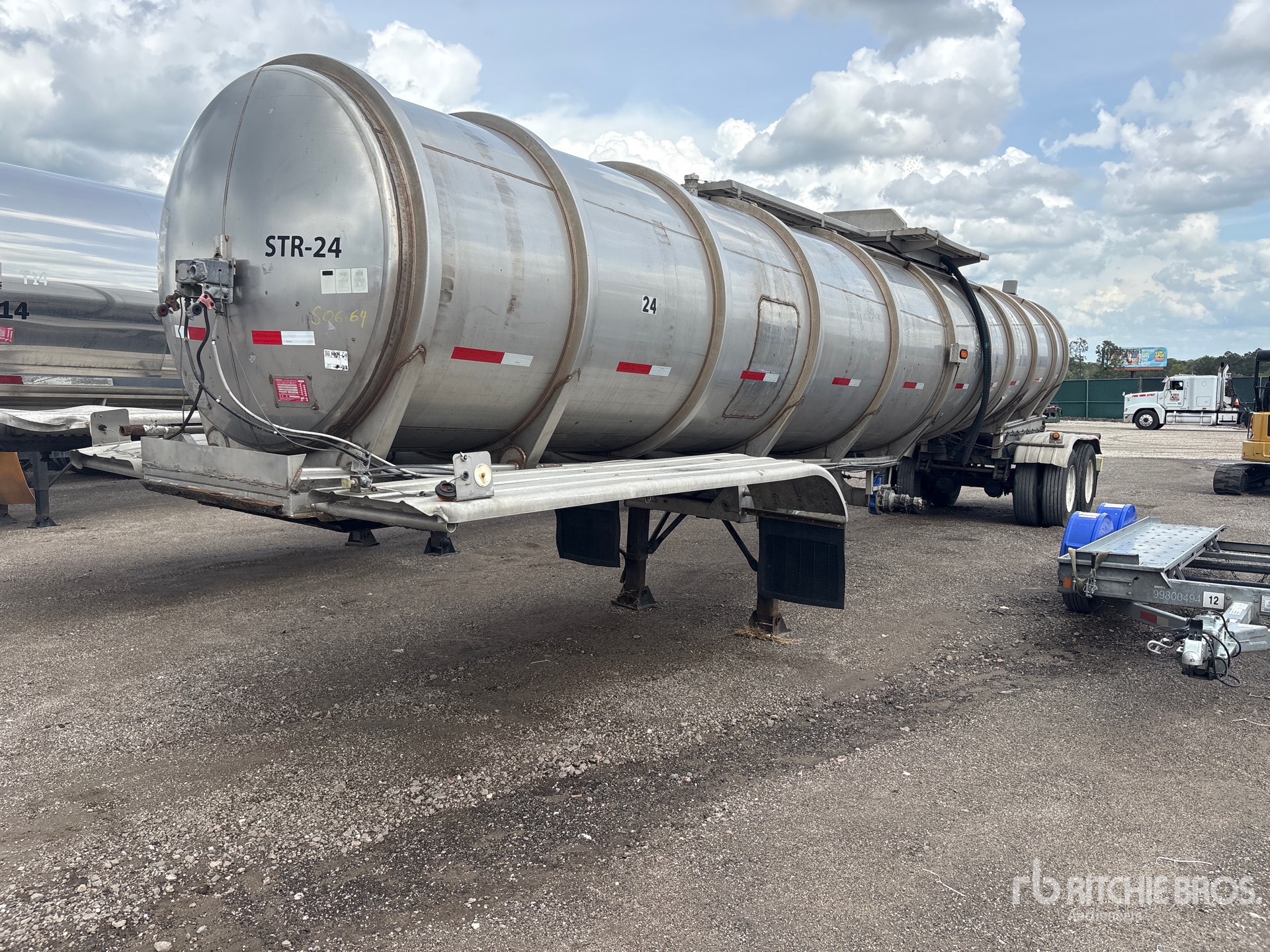 General Appearance with Bild, Ecke vorne links